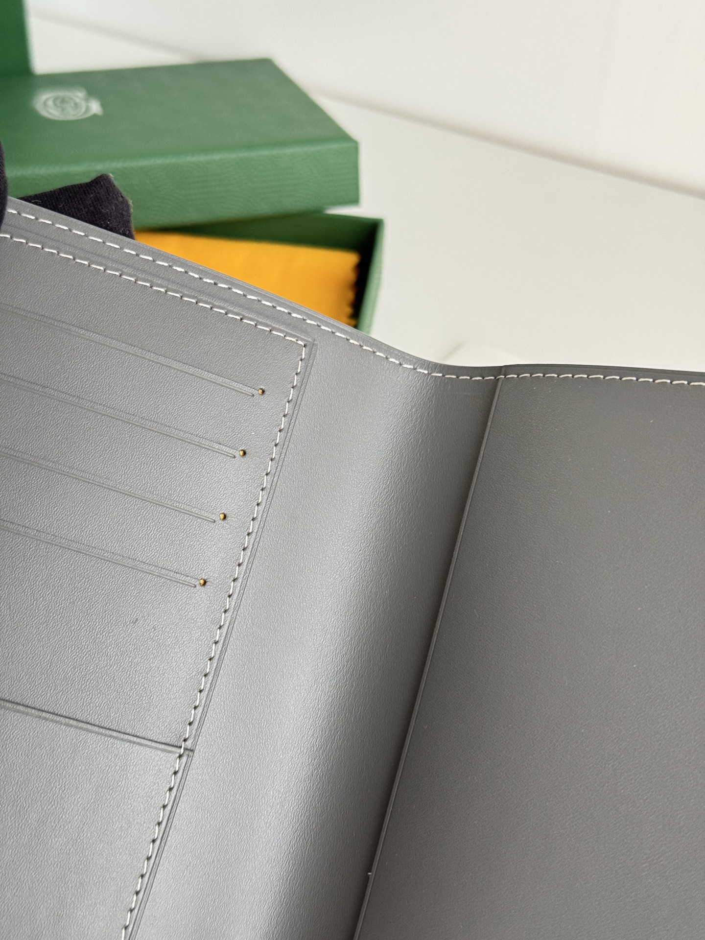 戈雅家 经典款护照夹 - 旅行に最適な収納力