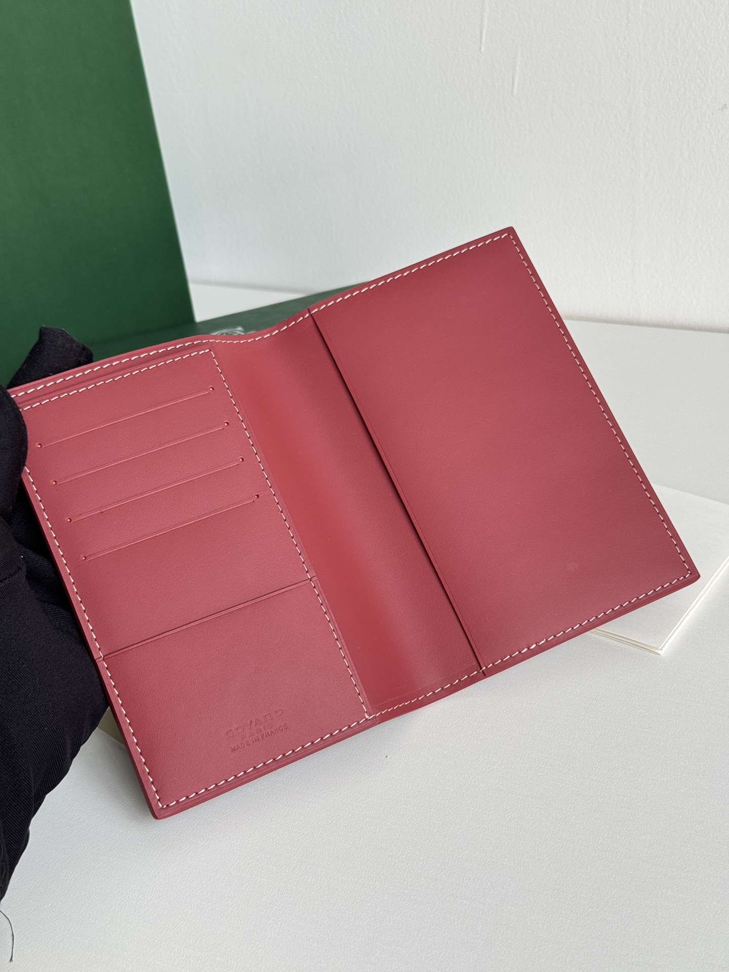 戈雅家 经典款护照夹 - 旅行に最適な収納力