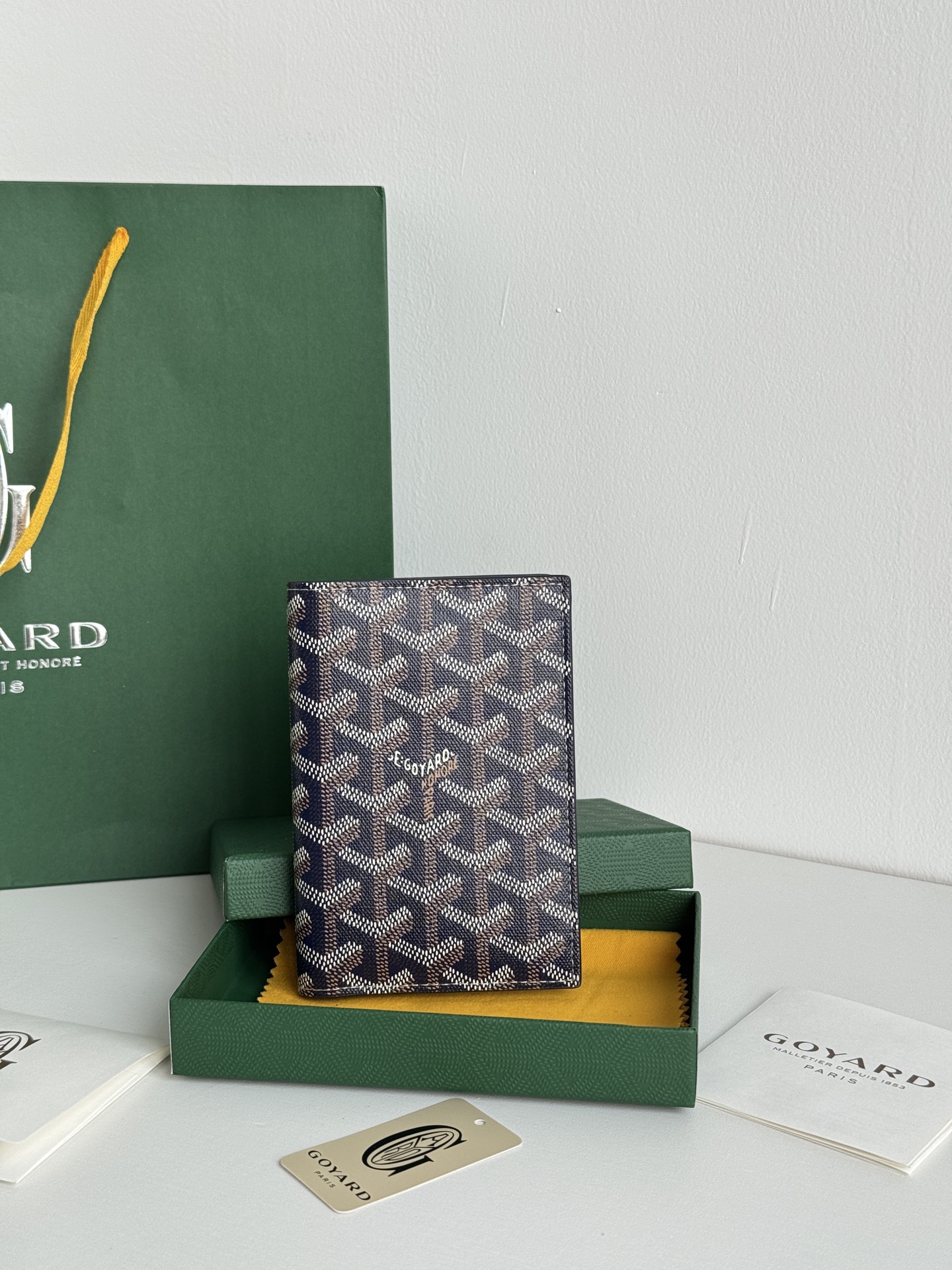 戈雅家 经典款护照夹 - 旅行に最適な多機能デザイン