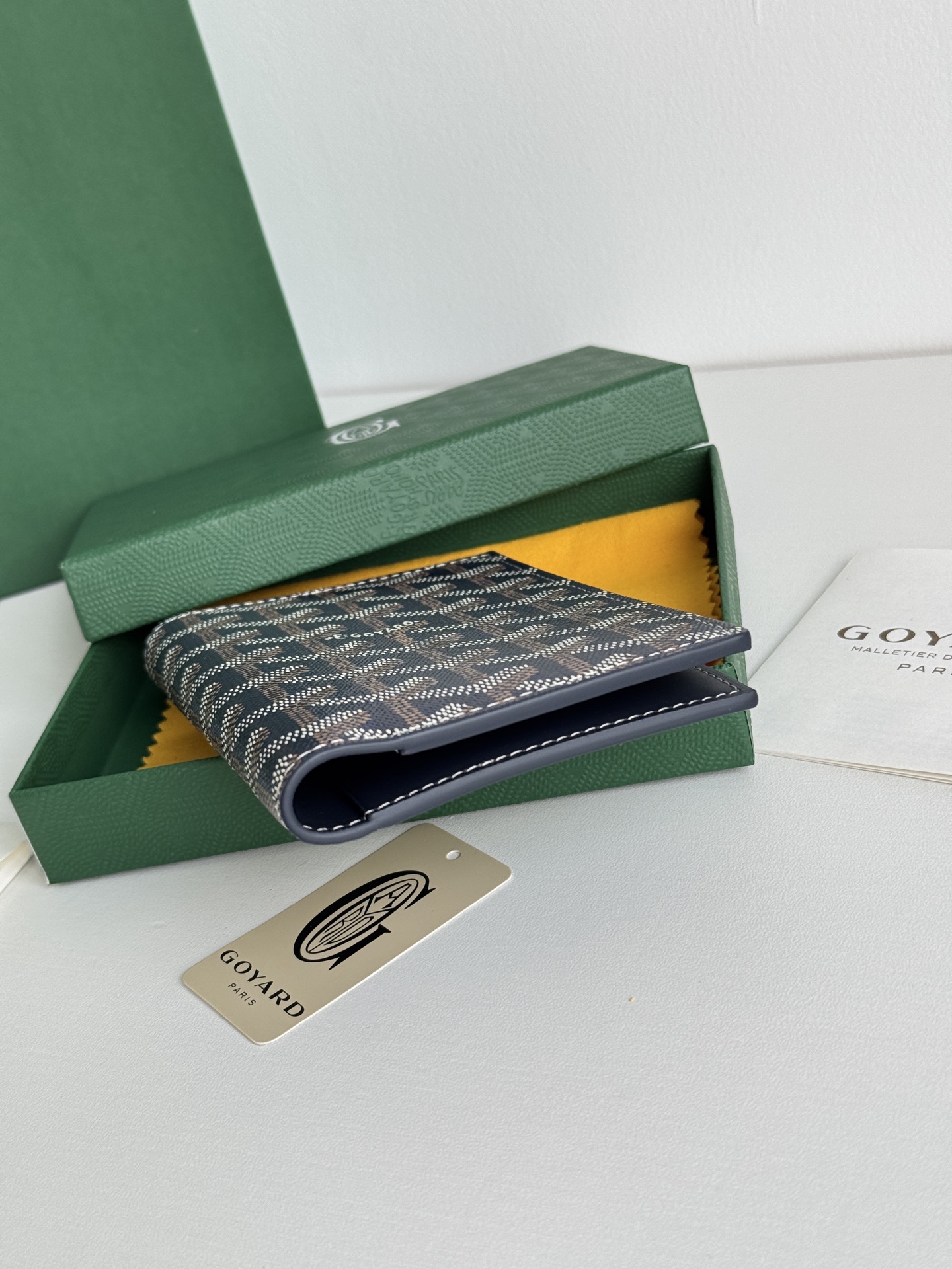 戈雅家 经典款护照夹 - 旅行に最適な多機能デザイン