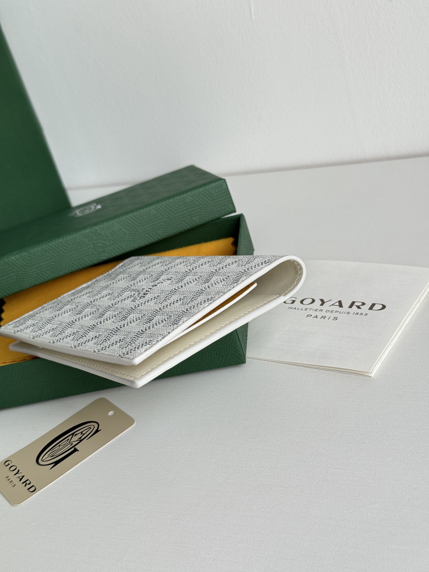 戈雅家 经典款护照夹 - 旅行に最適な多機能収納