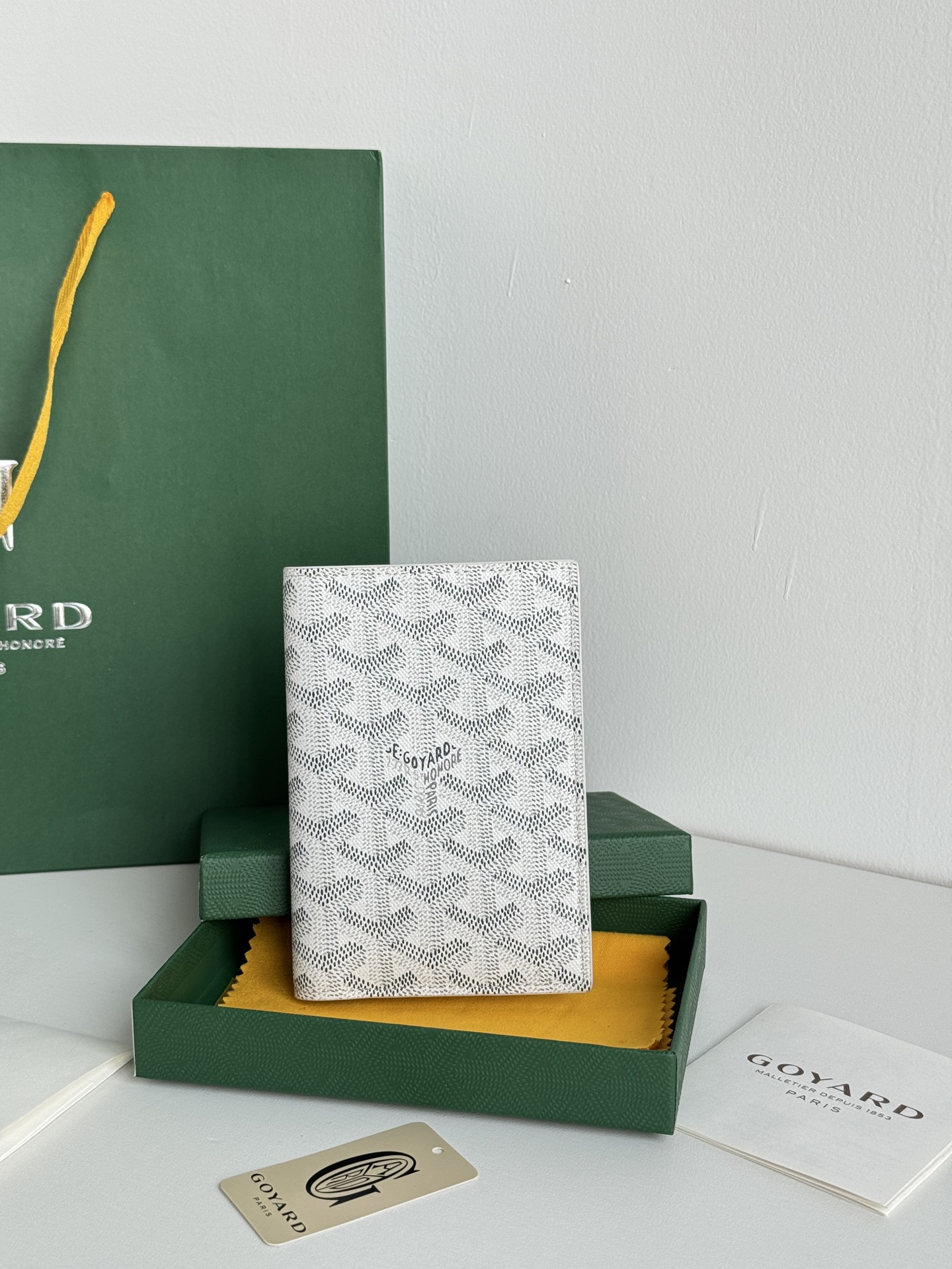 戈雅家 经典款护照夹 - 旅行に最適な多機能収納