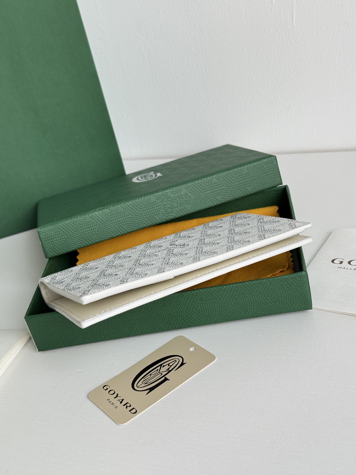 戈雅家 经典款护照夹 - 旅行に最適な多機能収納