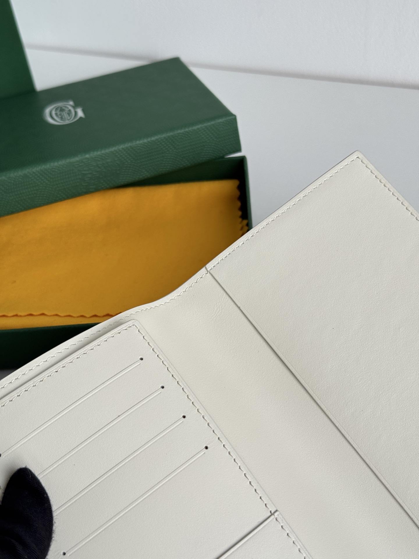 戈雅家 经典款护照夹 - 旅行に最適な多機能収納