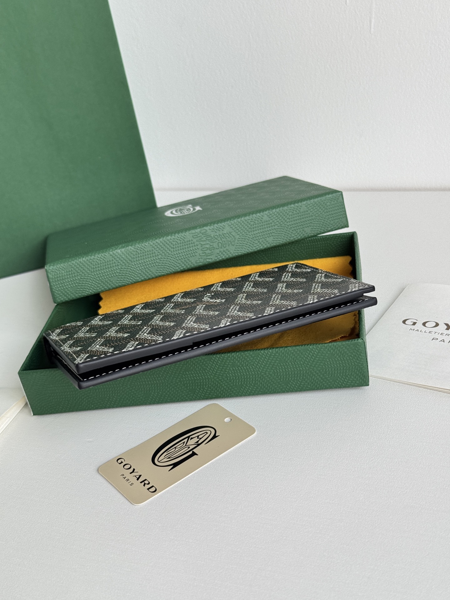 戈雅家 经典款护照夹 - 旅行時に最適な収納力