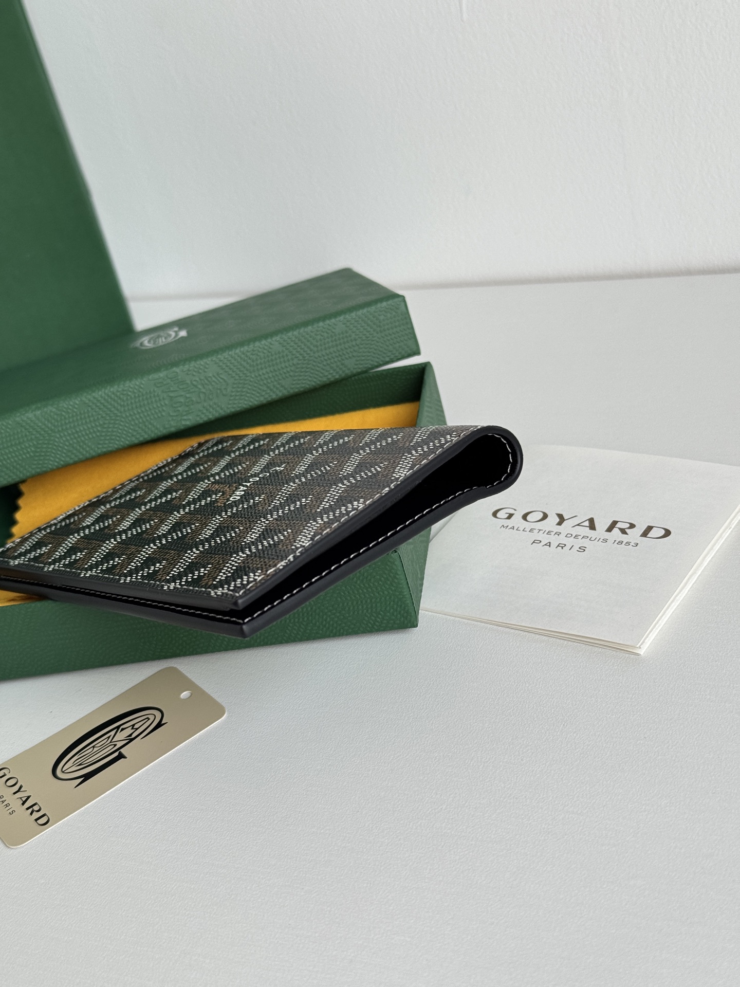 戈雅家 经典款护照夹 - 旅行時に最適な収納力