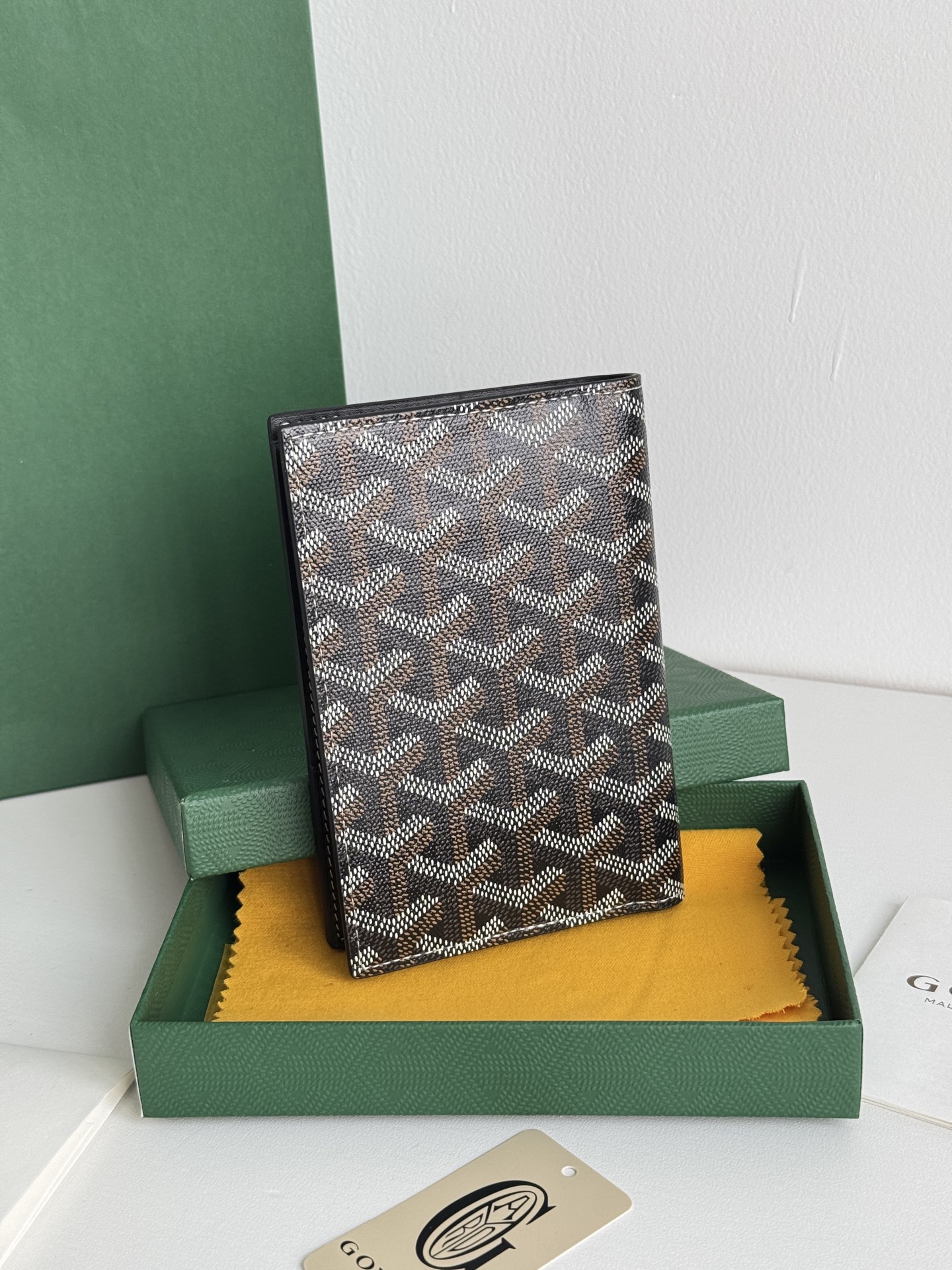 戈雅家 经典款护照夹 - 旅行時に最適な収納力