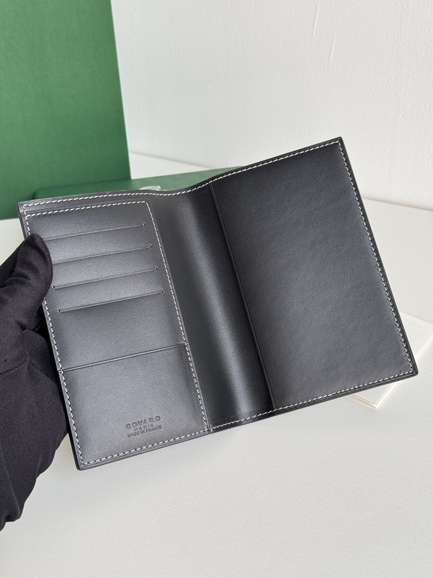 戈雅家 经典款护照夹 - 旅行時に最適な収納力