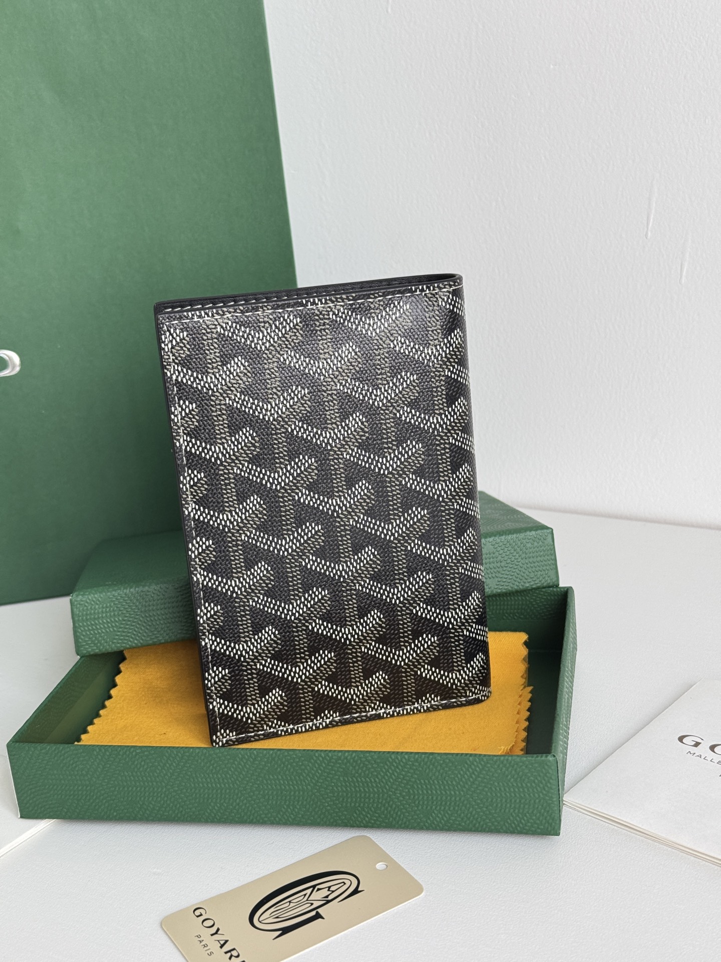 戈雅家 经典款护照夹 - 旅行に最適な収納力