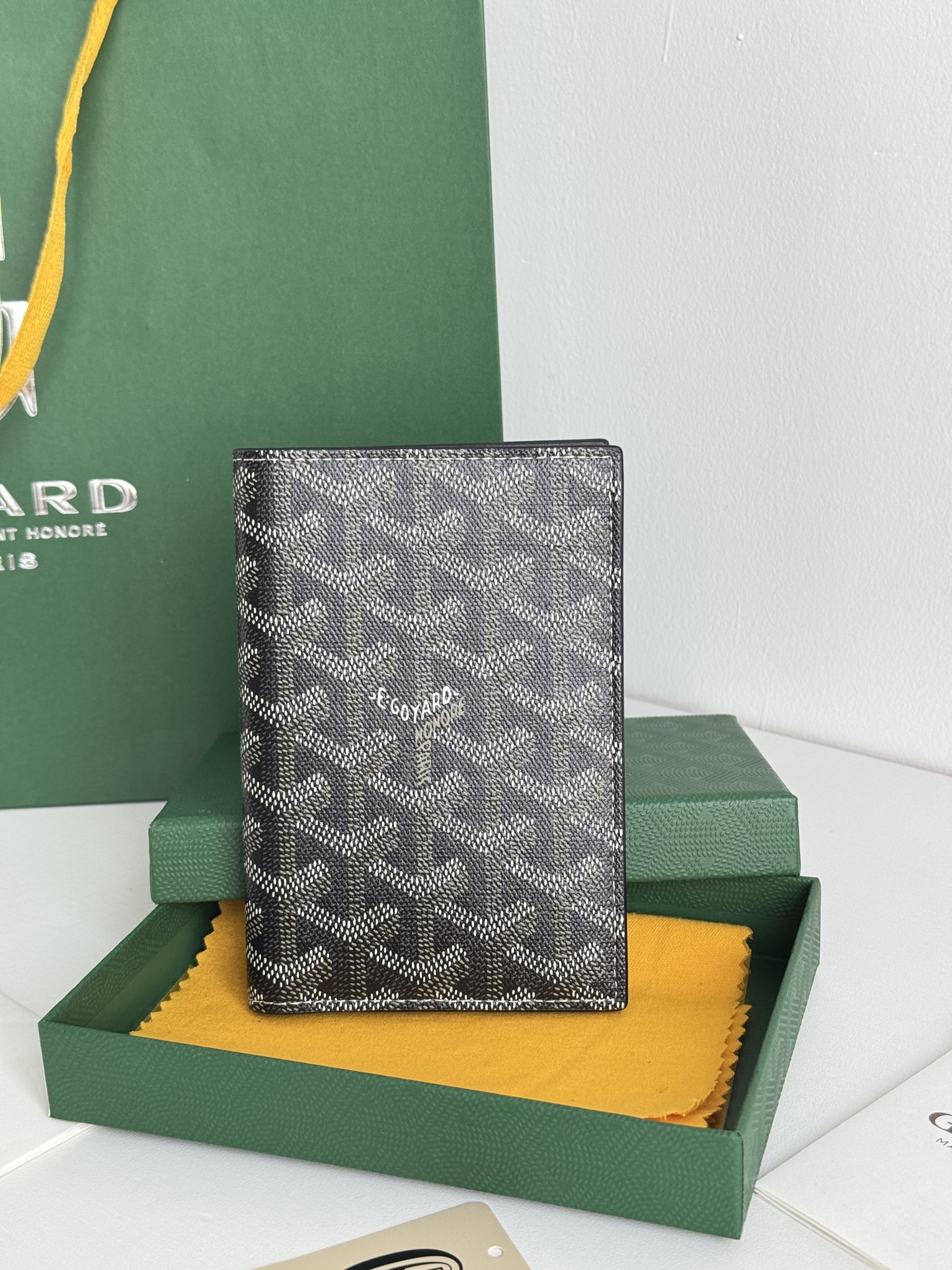 戈雅家 经典款护照夹 - 旅行に最適な収納力