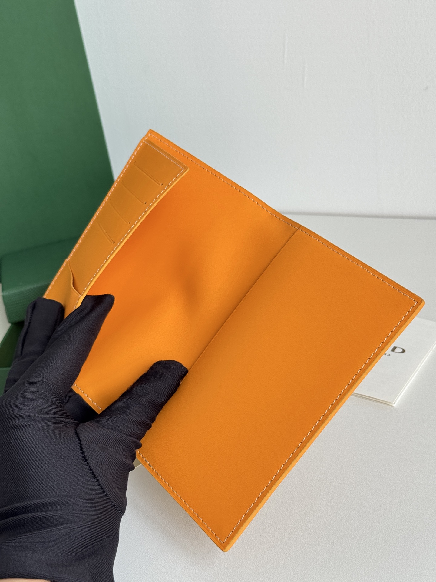 戈雅家 经典款护照夹 - 旅行に最適な多機能収納