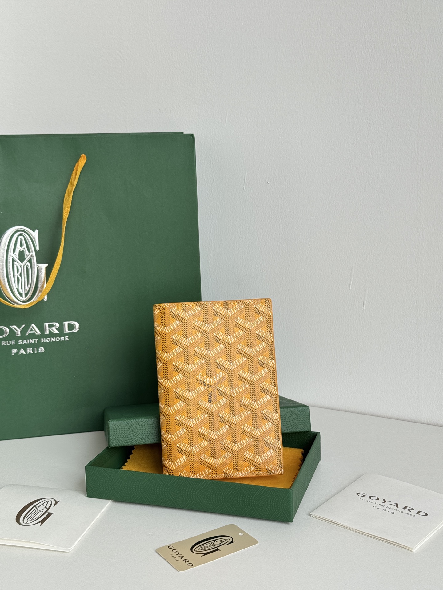 戈雅家 经典款护照夹 - 旅行に最適な多機能収納