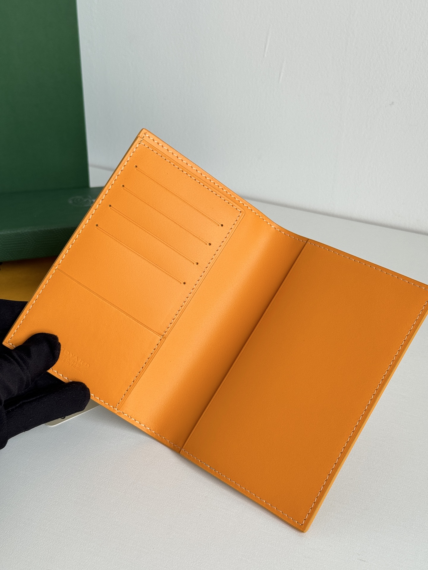 戈雅家 经典款护照夹 - 旅行に最適な多機能収納