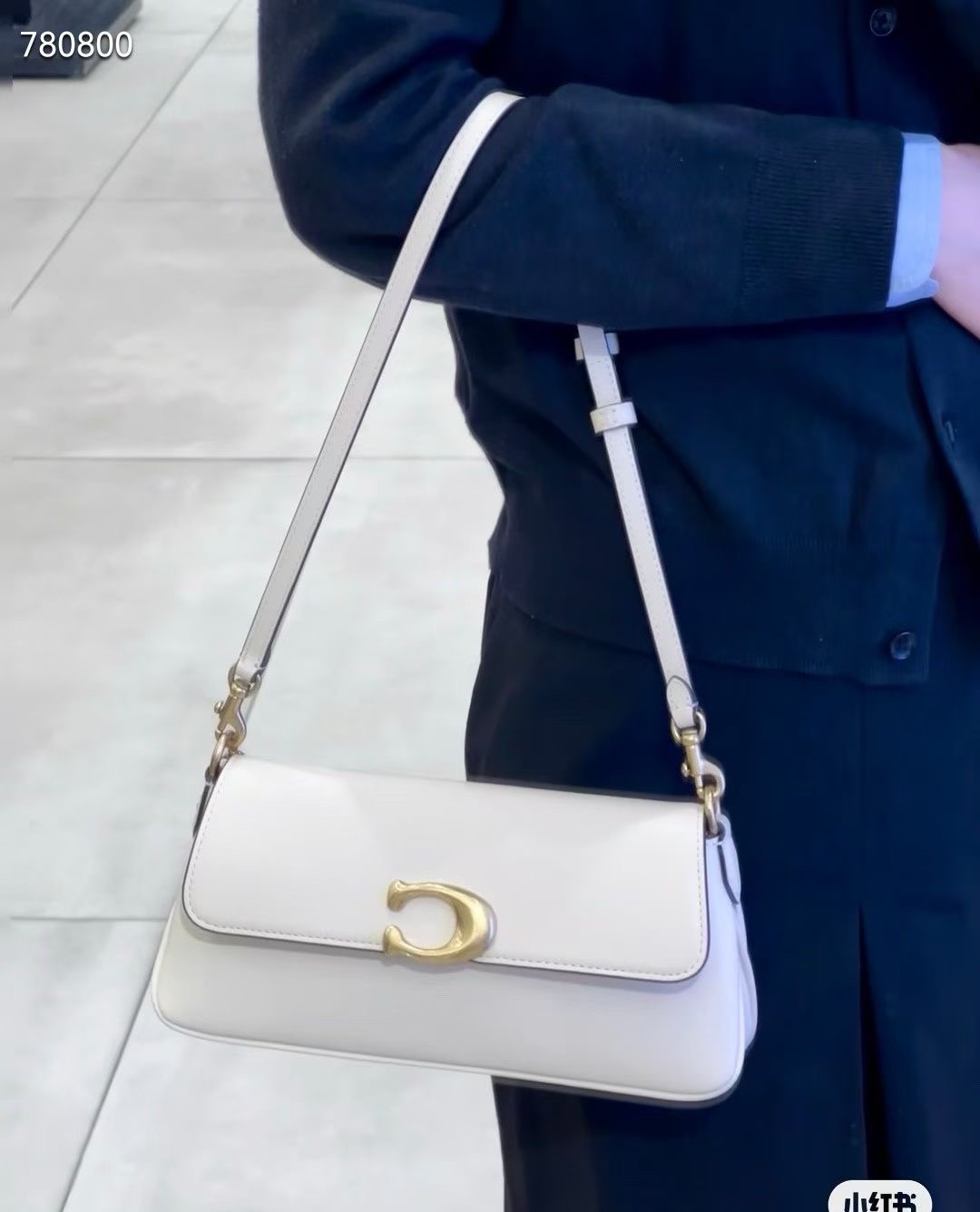 May coach26 high-end new product CBA83 CAM16 JET BAG trapezoidal small square bag, also known as baguette bag, can be carried on the shoulder or
