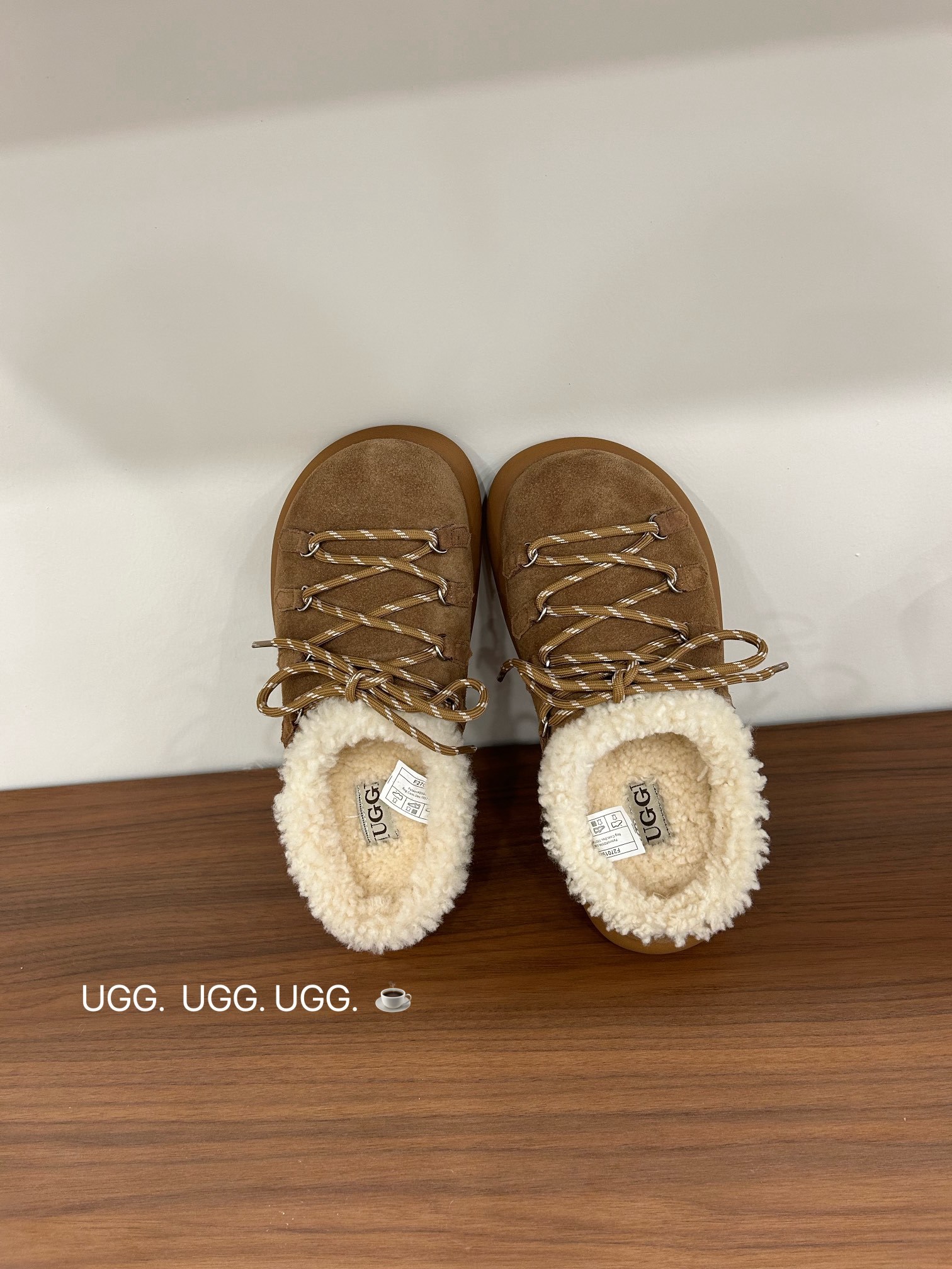 🔥「UGG复古系毛毛鞋」:把秋冬的温柔与个性,一脚踩进生活里,码数35-40码!当复古做旧的麂皮遇上软乎