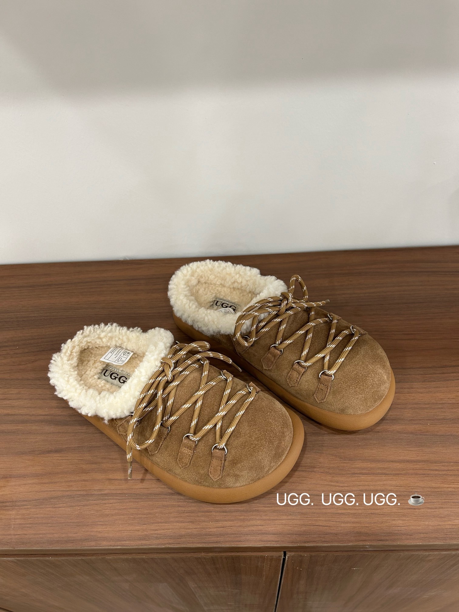 🔥「UGG复古系毛毛鞋」:把秋冬的温柔与个性,一脚踩进生活里,码数35-40码!当复古做旧的麂皮遇上软乎