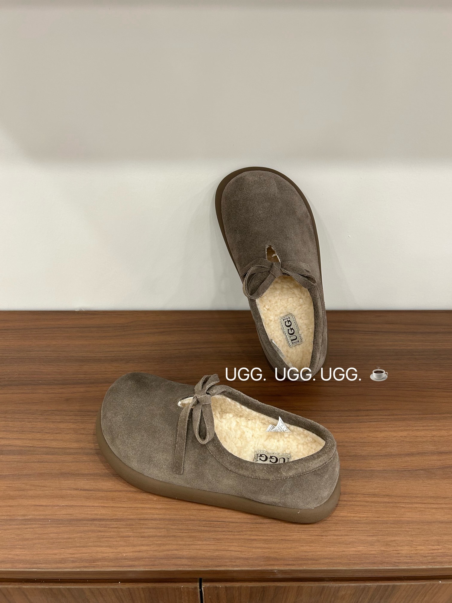 🔥「UGG复古系毛毛鞋」:把秋冬的温柔与个性,一脚踩进生活里,码数,35-40码!当复古做旧的麂皮遇上软