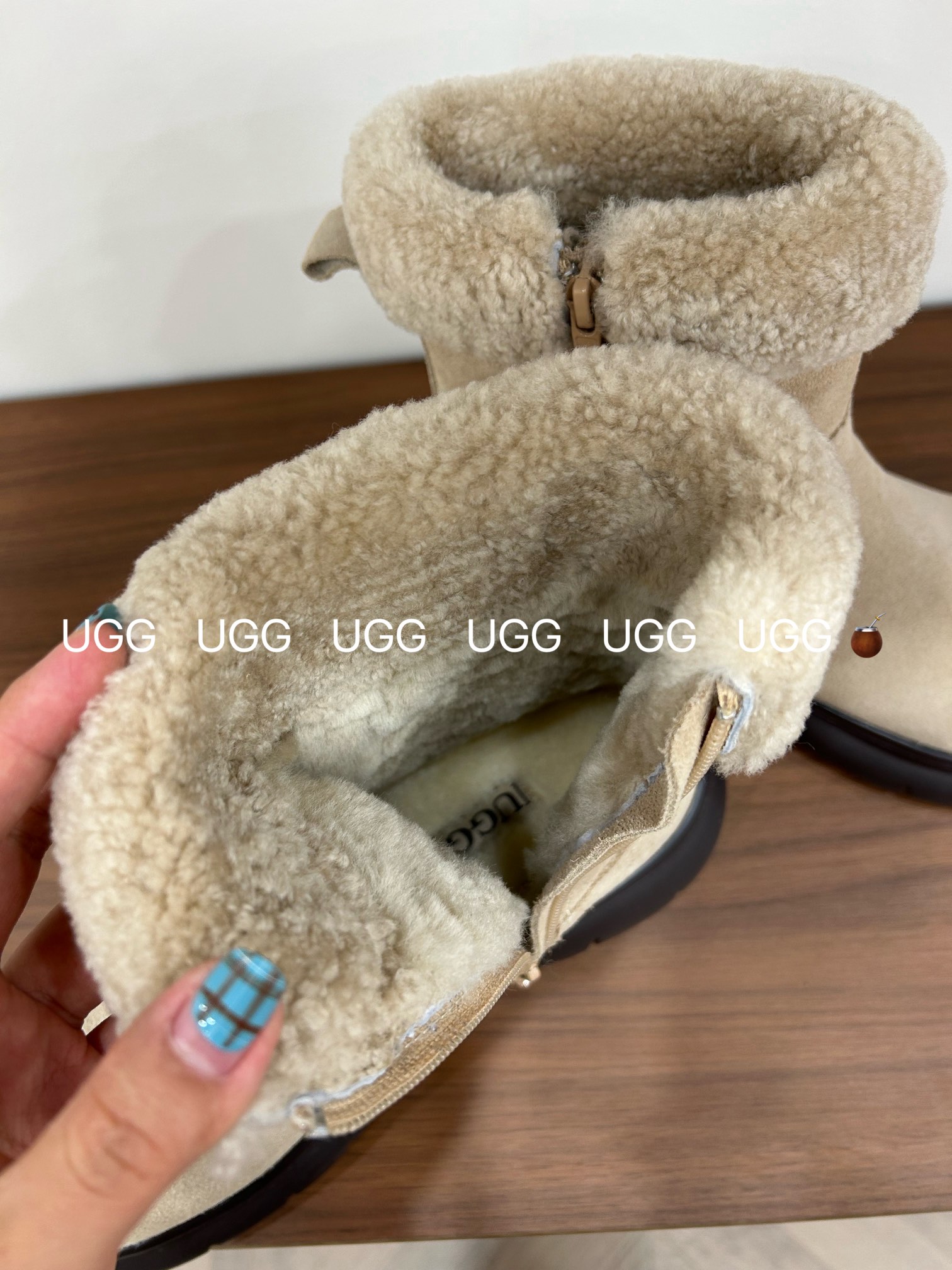 🔥「UGG复古卷毛靴」：把秋冬的温柔与个性，一脚踩进生活里，码数35-40！当复古做旧的麂皮遇上软乎乎的
