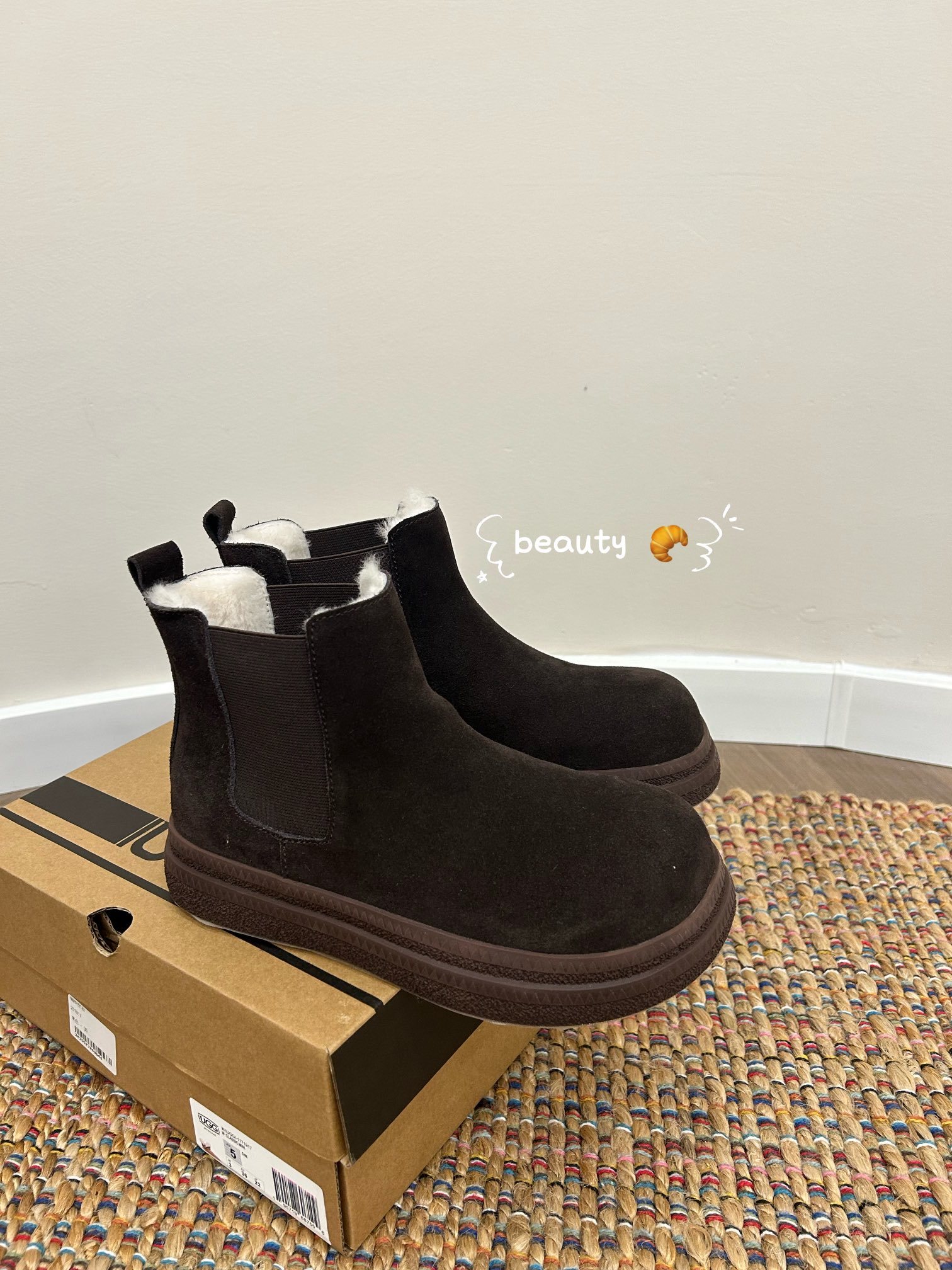 🔥土豆厚底宽版切尔西靴子救命!这双UGG雪地靴也太会了吧!!牛绒面革+内里羊毛一整个把冬日温暖拿捏住皮带