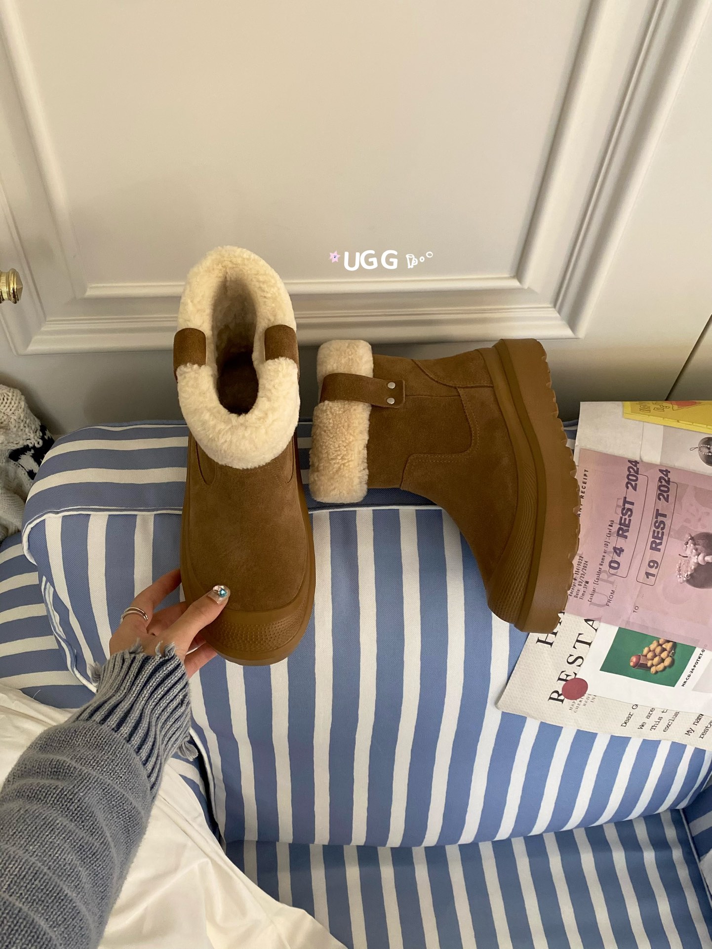 🔥「UGG高帮奶芙靴」秋冬氛围感的刚需单品当焦糖棕的牛绒遇上蓬松羊毛，是UGG给秋冬的温柔注解。厚底设计