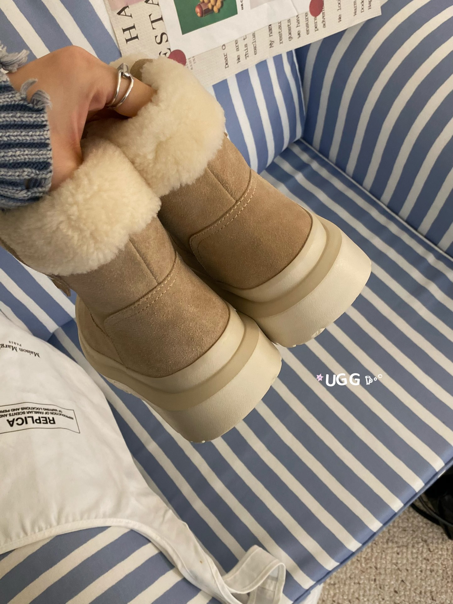🔥「UGG高帮奶芙靴」秋冬氛围感的刚需单品当焦糖棕的牛绒遇上蓬松羊毛，是UGG给秋冬的温柔注解。厚底设计