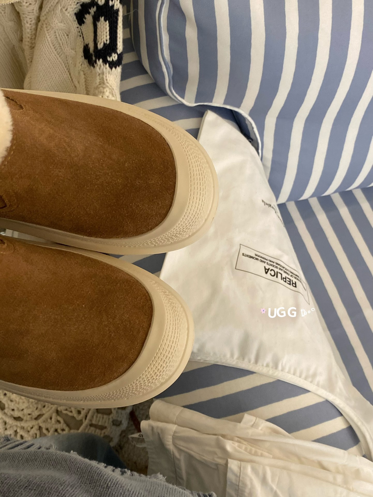 🔥「UGG高帮奶芙靴」秋冬氛围感的刚需单品当焦糖棕的牛绒遇上蓬松羊毛，是UGG给秋冬的温柔注解。厚底设计