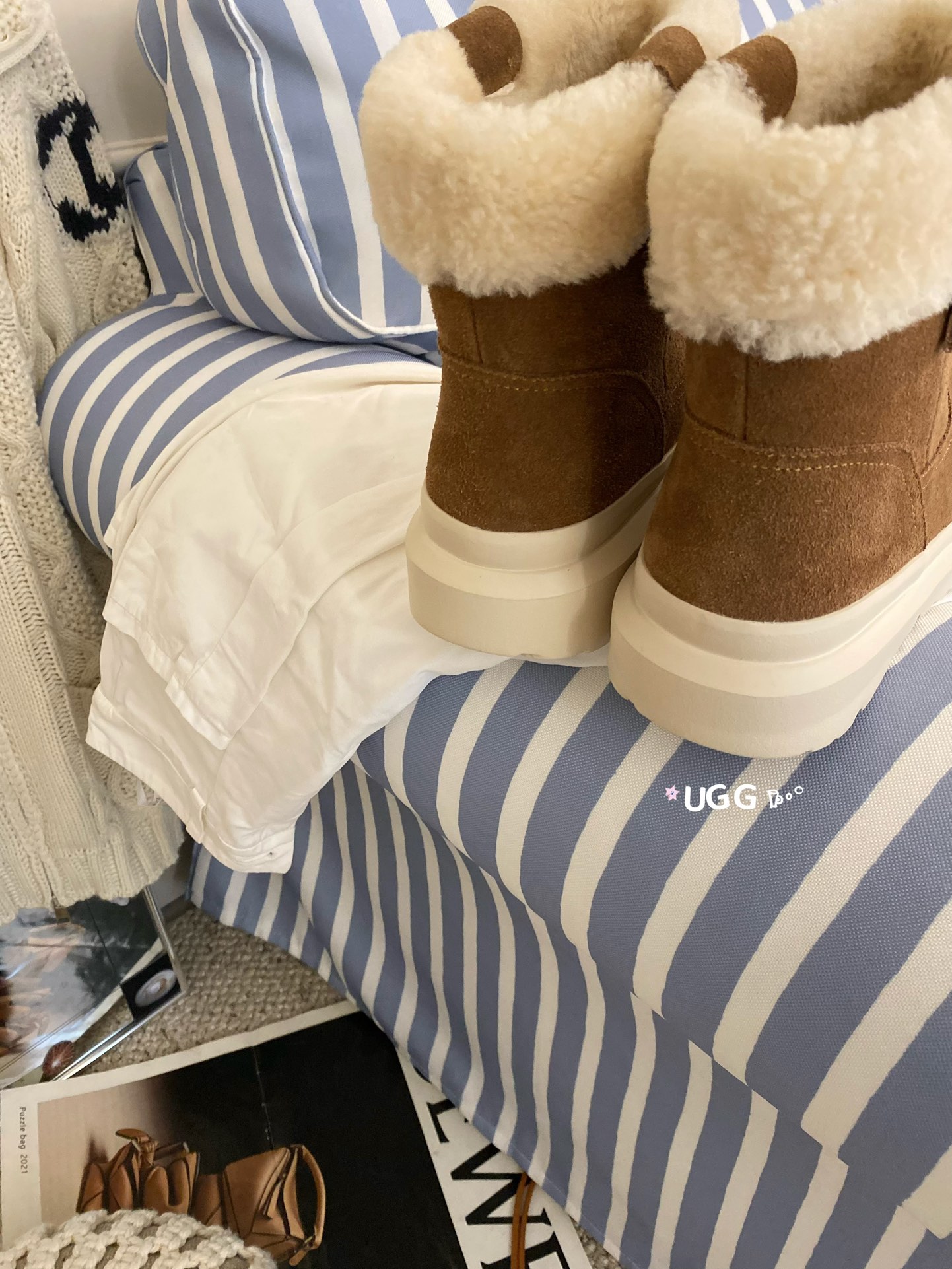 🔥「UGG高帮奶芙靴」秋冬氛围感的刚需单品当焦糖棕的牛绒遇上蓬松羊毛，是UGG给秋冬的温柔注解。厚底设计