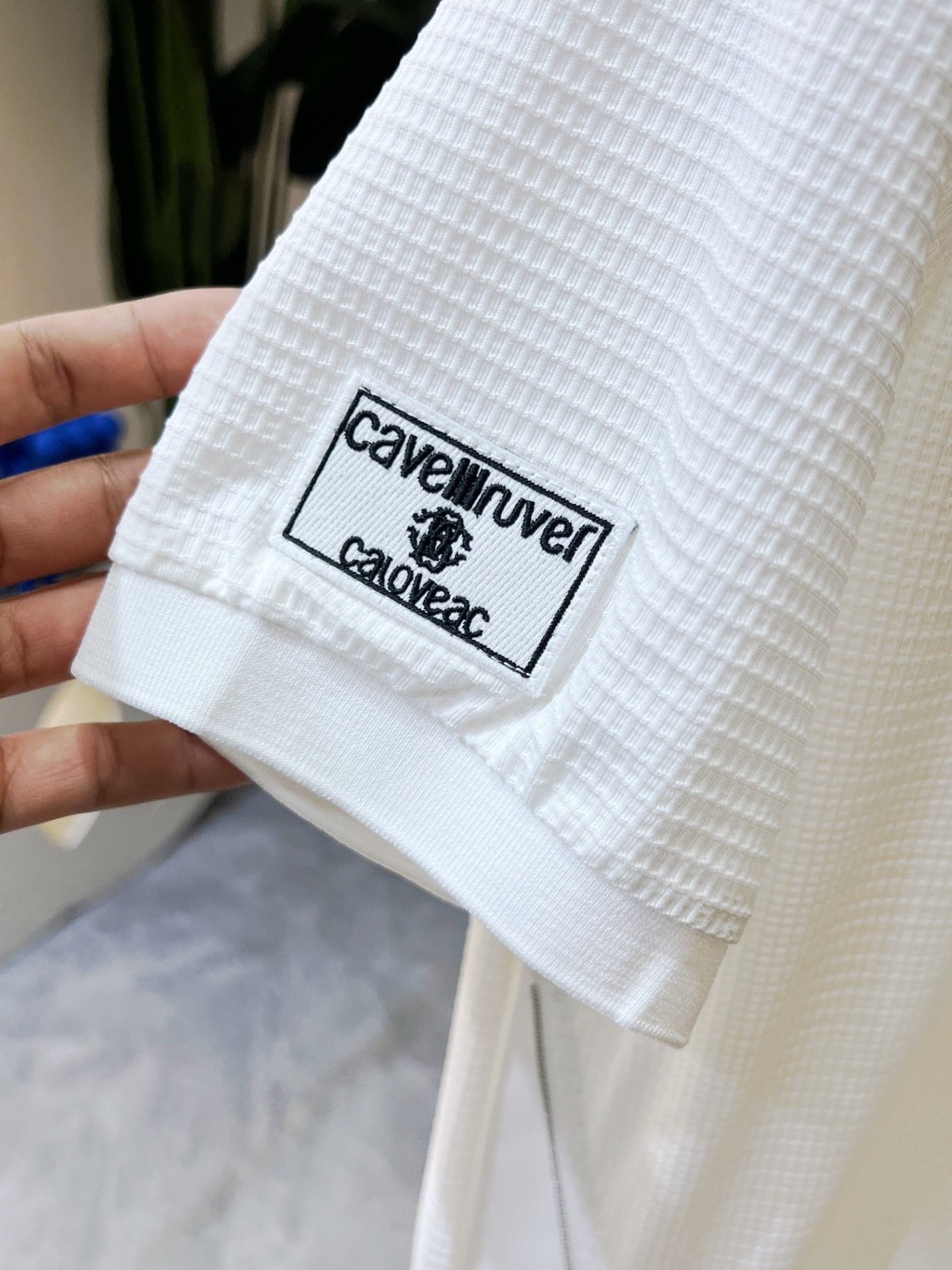 卡瓦利-2024ss龙年春夏最新大爆款立领短袖T恤定制进口高级棉面料时尚大牌元素logo点缀会呼吸的面料