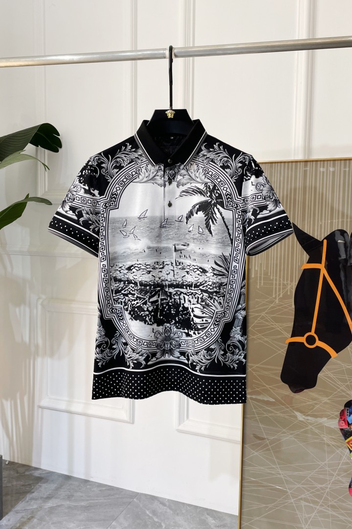 NO:847851,DG - 2026ss new spring and summer polo collar short-sleeved series. Selected high-quality double mercerized piqué cotton fabric, fashionable brand 5D digital printing logo design, the upper body shape is awesome, the fabric is fine, comfortable and breathable, it looks great with any combination, a must-have for fashionable men!  Size M-3XL (model 178/145 pounds upper body L size),, T-shirt,19860909DG - 2026ss年春夏新款polo领短袖系列.精选优质双丝光珠地棉面料,时尚大牌5D数码印花logo设计,上身版型超赞,面料细腻舒适透气,随意搭配都超级好看时尚型男必备款哦！尺码M-3XL (模特178/145斤上身L码),,T-shirt,,Men's clothing