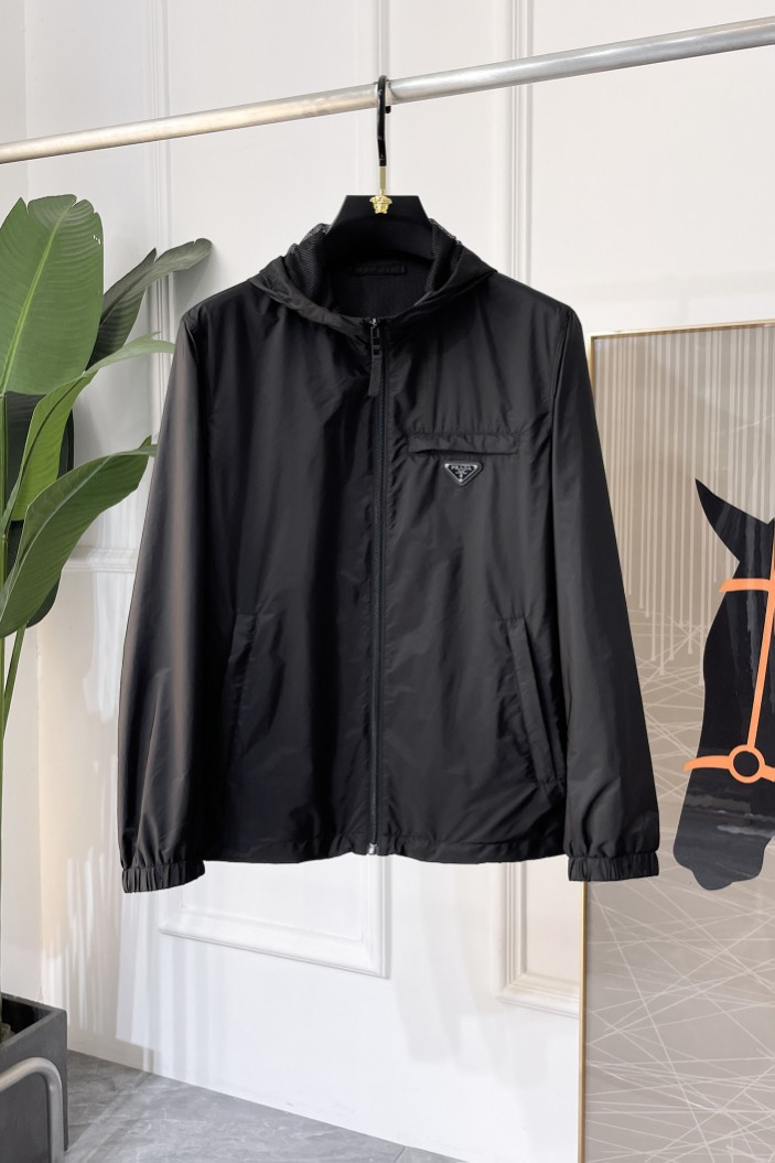 NO:117657,Prada - SS Dragon Year Spring Clothes Big Thin Jacket, Customized High-Quality Polyester Fabric!  Top-level fashion brand elements logo design, complete with three standards!  The original hardware and accessories have smooth lines and exquisite craftsmanship, excellent upper body style, comfortable fabric, windproof and warm, and casual matching are very fashionable, handsome, casual and fashionable men's must-have!  Size M-3XL (model 178/145 catties wear L), prada, jackets & coats, jackets & coats, alexander wang19860909普拉达 - ss龙年春装大爆款薄款夹克外套,定制高品质聚酯纤维面料！顶级时尚大牌元素logo设计,三标齐全！原版五金辅料,线条流畅,工艺精致,上身版型超赞,面料舒适,挡风保暖,随意搭配都非常时尚帅气休闲时尚男仕必备款哦！尺码M-3XL（模特178/145斤穿L）,,prada,jackets & coats,jackets & coats,alexander wang,Men's clothing