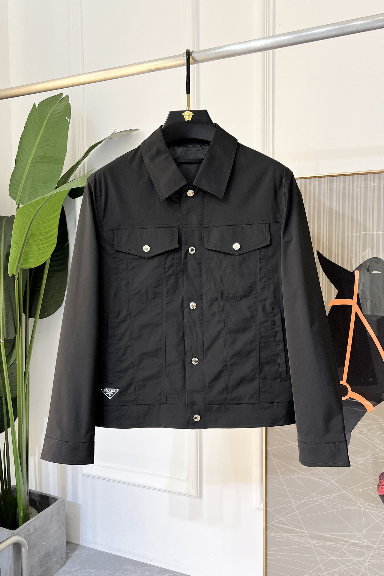 NO:117661,Prada - SS autumn jacket, customized high-quality polyester fabric!  Top-level fashion brand elements logo design, complete with three standards!  The original hardware and accessories have smooth lines and exquisite craftsmanship, excellent upper body style, comfortable fabric, windproof and warm, and casual matching are very fashionable, handsome, casual and fashionable men's must-have!  Size M-3XL (model 178/145 catties wear L), prada, jackets & coats, jackets & coats, alexander wang19860909普拉达 - ss秋装大爆款夹克外套,定制高品质聚酯纤维面料！顶级时尚大牌元素logo设计,三标齐全！原版五金辅料,线条流畅,工艺精致,上身版型超赞,面料舒适,挡风保暖,随意搭配都非常时尚帅气休闲时尚男仕必备款哦！尺码M-3XL（模特178/145斤穿L）,,prada,jackets & coats,jackets & coats,alexander wang,Men's clothing