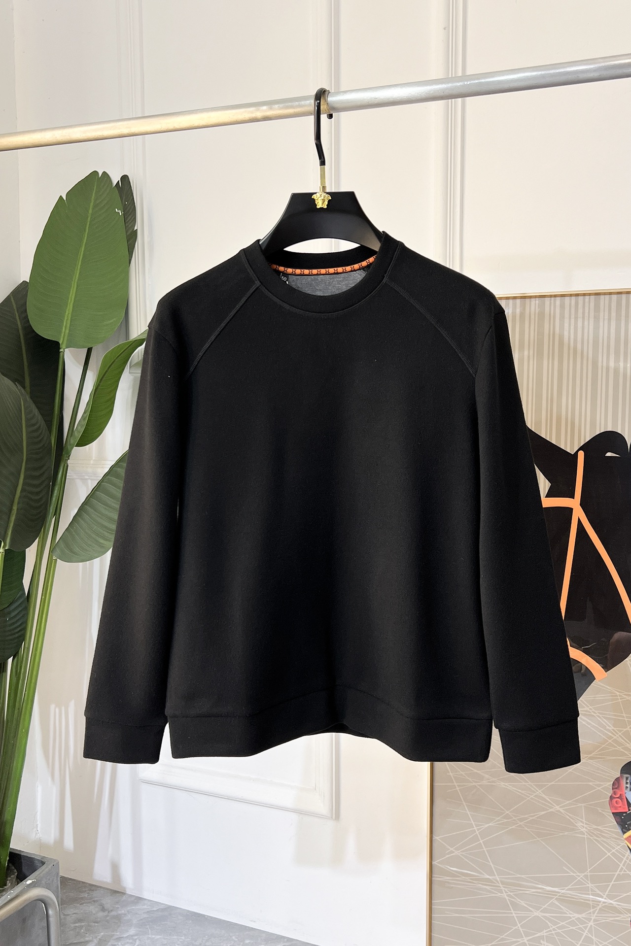 NO:682152,H Max - ss is a hot new style in autumn, the highest version of fashionable wool sweatshirt, a classic that must be released every year. Favored and respected by major celebrities, it selects high-end European cotton and wool blended fabrics, is made with heavy craftsmanship, original hardware accessories logo design, soft and smooth, and dense texture!  Stylish upper body!  One of the impeccable must-have styles for autumn!  M-4XL (can wear up to 200 pounds),,hoodie,sweatshirts,19860909H玛仕 - ss秋季大爆新款,最高版本时尚羊毛卫衣、每年必出的经典之作.受各大明星的青睐推崇,精选高端欧棉羊毛混纺面料,重工艺制作,原版五金辅料logo设计,柔软顺滑,质地密实！上身时尚有型！秋季无可挑剔必选款式之一！M-4XL（最大可穿200斤）,,hoodie,sweatshirts,,Men's clothing