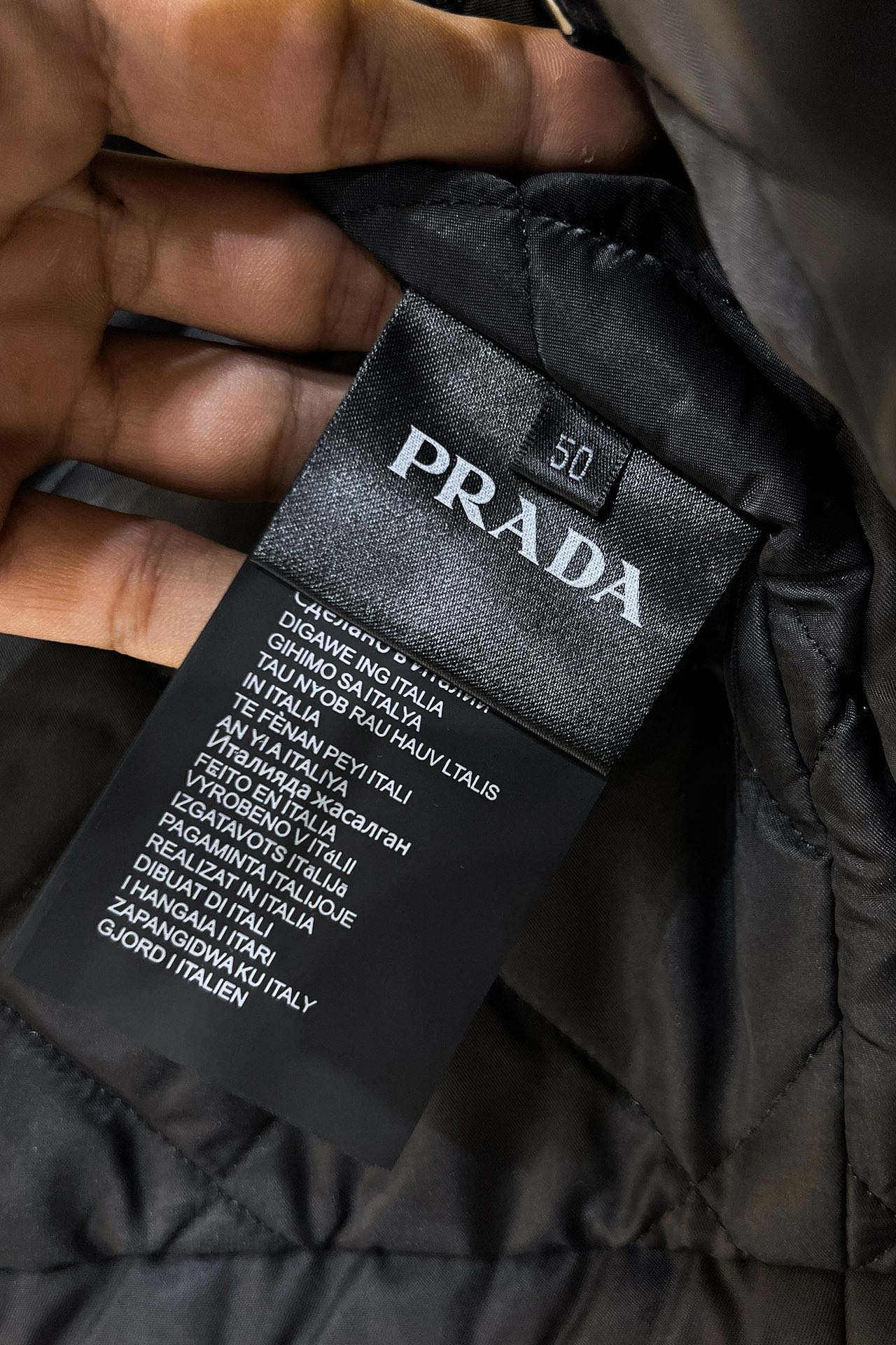 市场顶级版本！注意细节Prada普拉达2024FW秋冬新品李现同款翻领夹克薄款棉服这款采用再生尼龙面料制