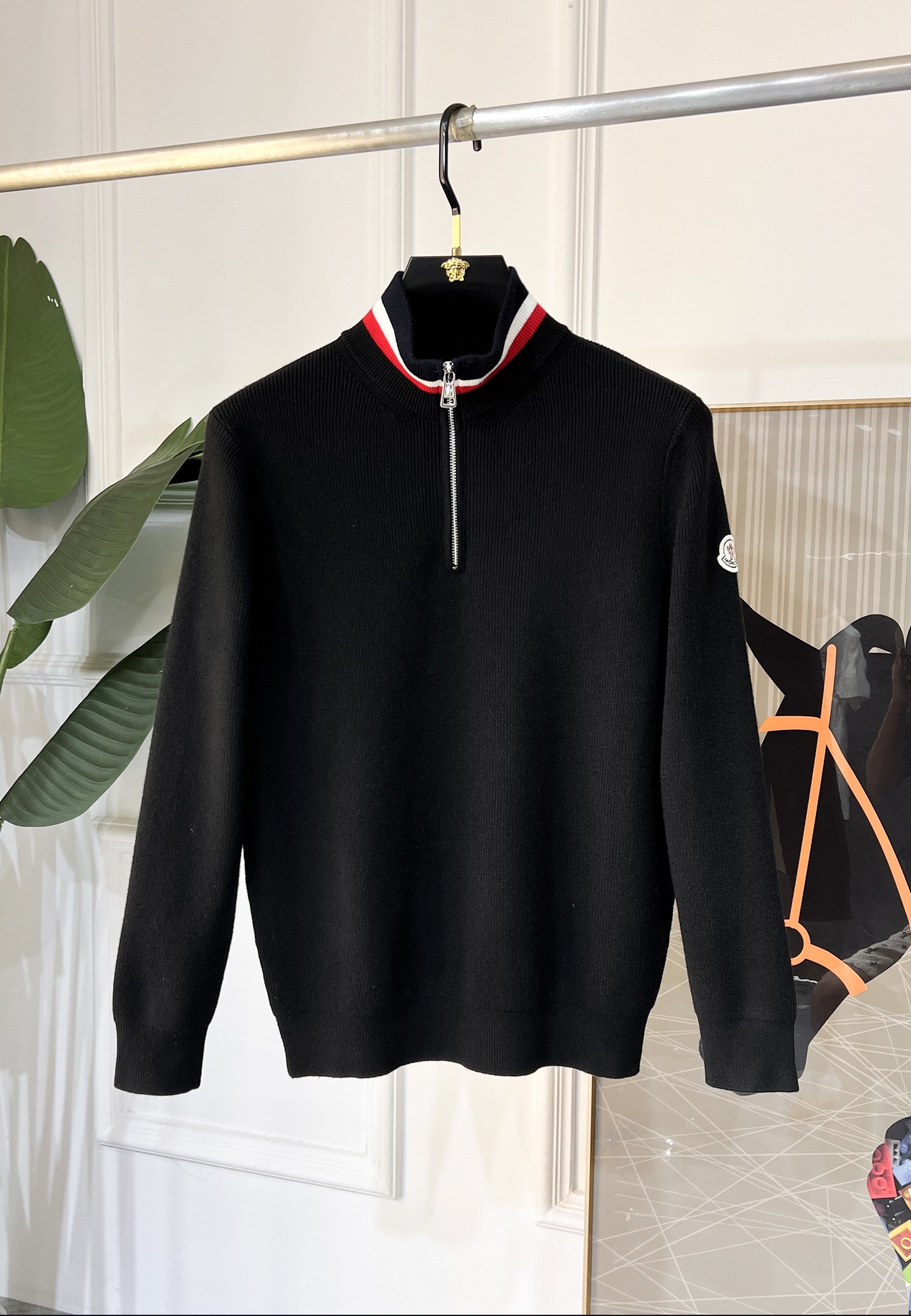 NO:547701,The 2025ss autumn and winter big hit official website, the latest autumn and winter style!  High-quality imported Italian wool fabric, high-density knitted, versatile sweaters, and shirts underwear are all very handsome!  Logo logo!  It is more durable and less likely to deform. It has excellent styles and can be easily held in all styles. It also needs to be collected for the fabrics!  The classic fashion decorations that are sought after every year have become popular all over the world!  Code number M-4XL, Moncler, sweaters, shirts, alexander wang19860909蒙口 - 2025ss秋冬季大爆款官网同款毛衣,秋冬最新款！高品质意大利进口羊毛面料,高密度针织,百搭毛衣,内搭衬衫都帅气十足！Logo标志！更耐穿更加不易变形,版型极好,各种风格都能轻松HOLD住,冲着版型面料也要收的类型！年年被追捧的经典时尚装饰已经风靡全球！码数M-4XL,,Moncler,sweaters,shirts,alexander wang,Men's clothing