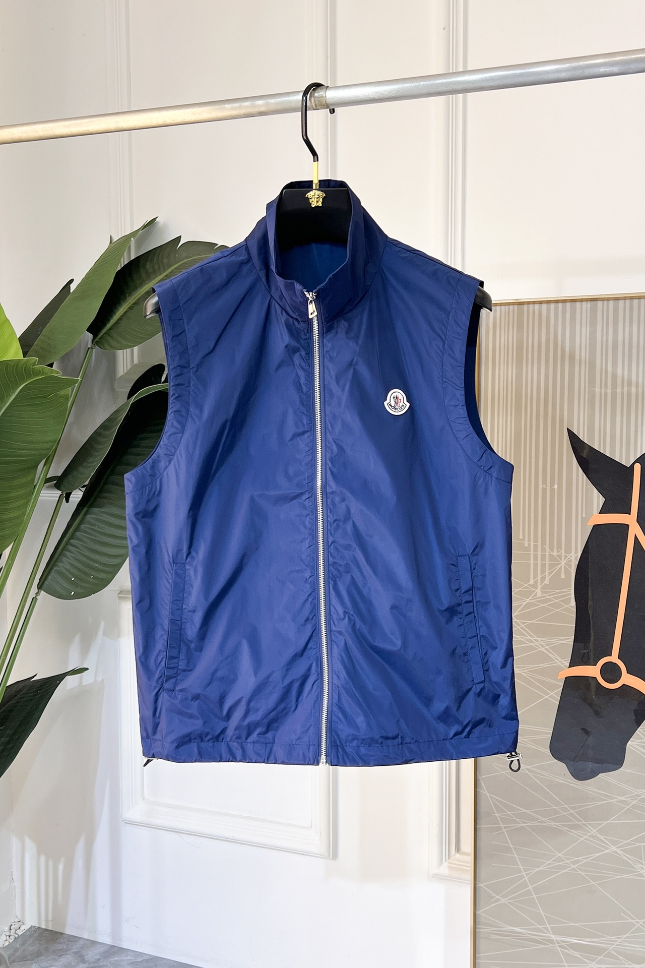 NO:116253,Covered - 2025ss Snake Year New Year Spring Vest Jacket, customized high-quality polyester fiber fabric!  Top-level fashion brand elements logo design, complete with three standards!  The original hardware and accessories have smooth lines and exquisite craftsmanship, excellent upper body style, comfortable fabric, windproof and warm, and casual matching are very fashionable, handsome, casual and fashionable men's must-have!  Size M-3XL (model 178/145 catties wear L), Moncler, jackets & coats, alexander wang19860909蒙口 - 2025ss蛇年贺岁款春装马甲外套,定制高品质聚酯纤维面料！顶级时尚大牌元素logo设计,三标齐全！原版五金辅料,线条流畅,工艺精致,上身版型超赞,面料舒适,挡风保暖,随意搭配都非常时尚帅气休闲时尚男仕必备款哦！尺码M-3XL（模特178/145斤穿L）,,Moncler,jackets & coats,alexander wang,Men's clothing