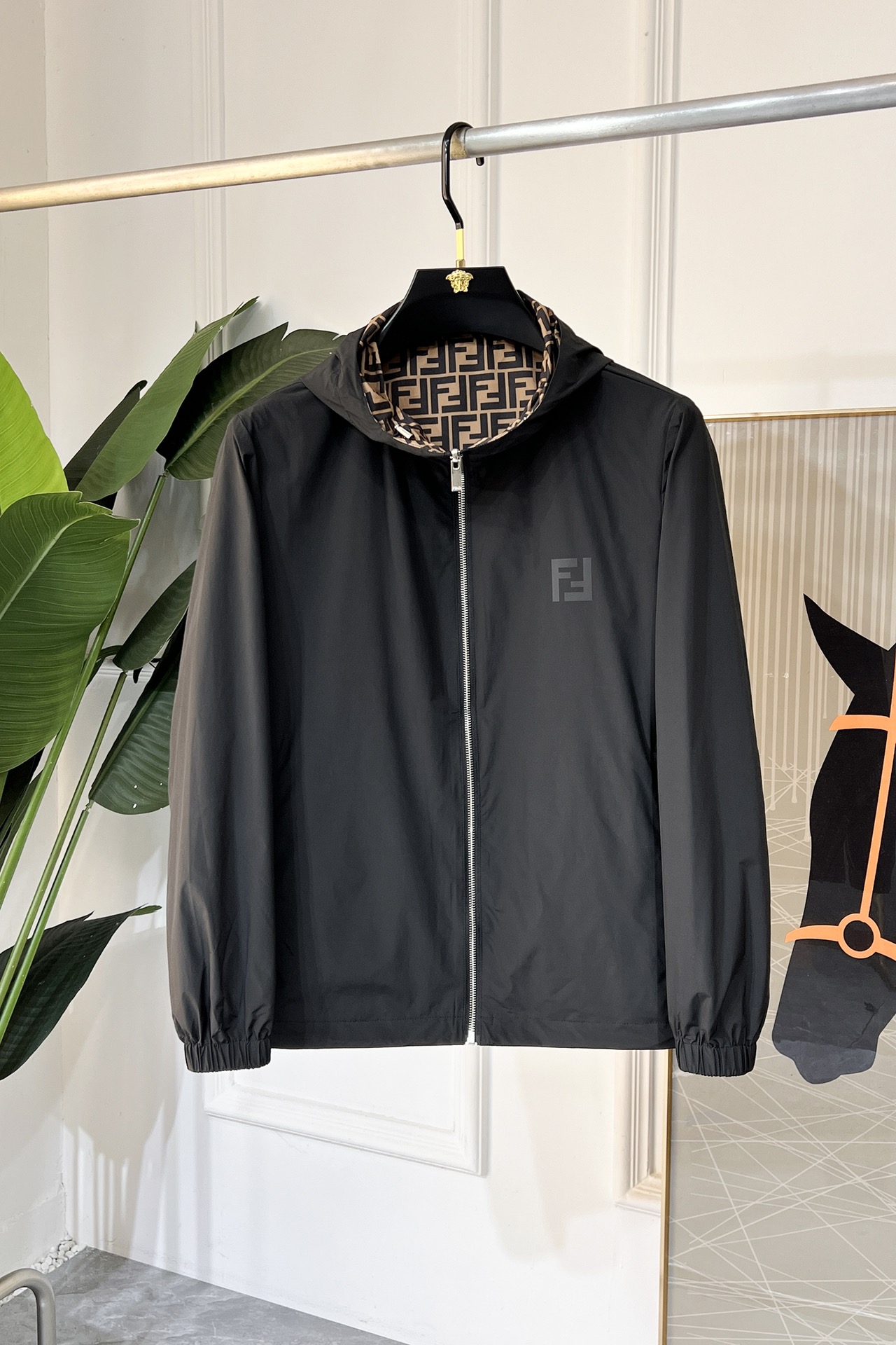 NO:116251,Fendi - 2025ss Snake Year New Year Spring Fashion Double-sided Jacket Jacket, Customized High-quality Polyester Fabric!  Top-level fashion brand elements logo design, complete with three standards!  The original hardware and accessories have smooth lines and exquisite craftsmanship, excellent upper body style, comfortable fabric, windproof and warm, and casual matching are very fashionable, handsome, casual and fashionable men's must-have!  Size M-3XL (model 178/145 catties wear L), fendi, jackets & coats, jackets & coats, alexander wang19860909芬迪 - 2025ss蛇年贺岁款春装双面穿夹克外套,定制高品质聚酯纤维面料！顶级时尚大牌元素logo设计,三标齐全！原版五金辅料,线条流畅,工艺精致,上身版型超赞,面料舒适,挡风保暖,随意搭配都非常时尚帅气休闲时尚男仕必备款哦！尺码M-3XL（模特178/145斤穿L）,,fendi,jackets & coats,jackets & coats,alexander wang,Men's clothing