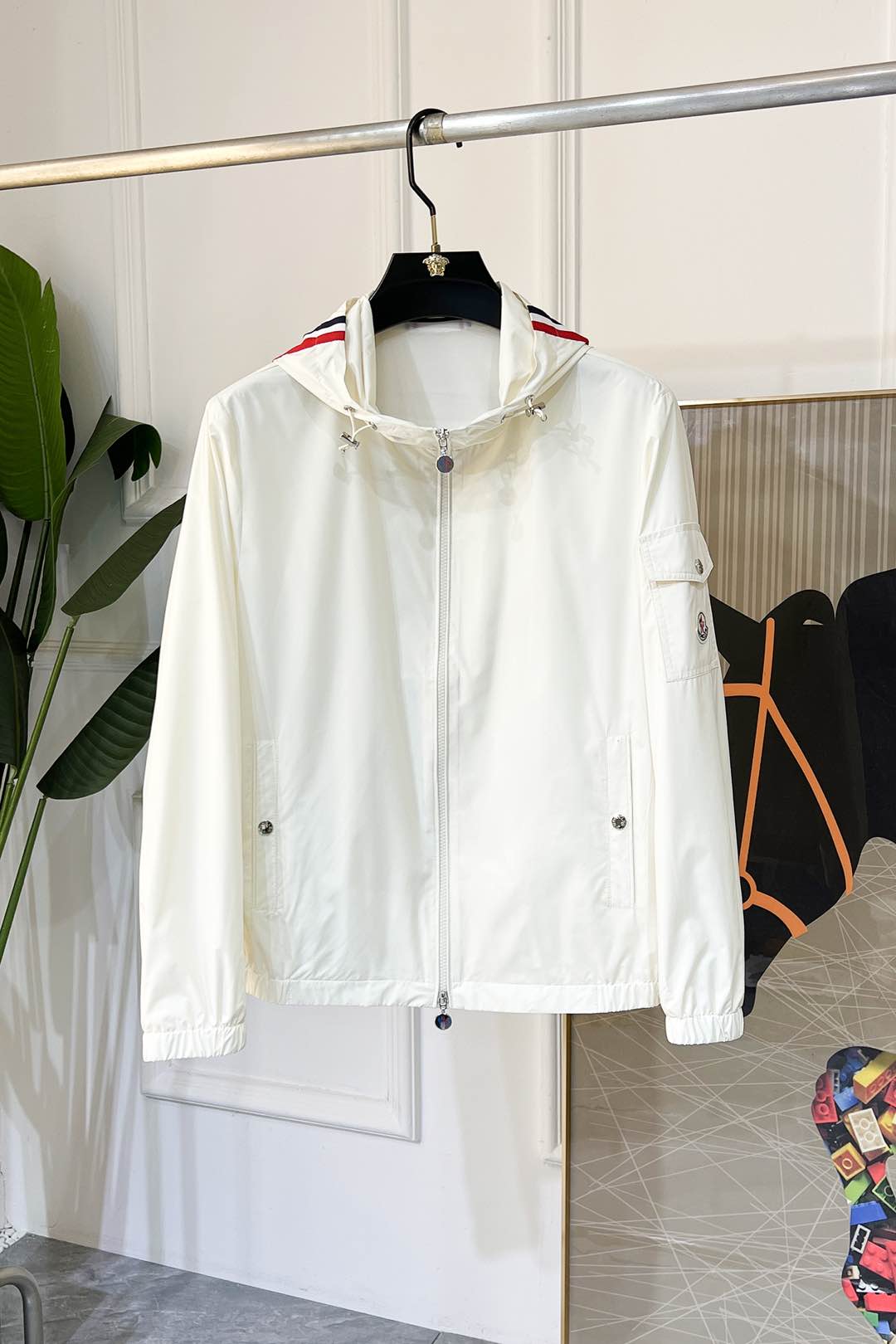 NO:116230,Covered - 2025ss Snake Year New Year Spring Jacket Jacket, customized high-quality polyester fabric!  Top-level fashion brand elements logo design, complete with three standards!  The original hardware and accessories have smooth lines and exquisite craftsmanship, excellent upper body style, comfortable fabric, windproof and warm, and casual matching are very fashionable, handsome, casual and fashionable men's must-have!  Size M-3XL (model 178/145 catties wear L), Moncler, jackets & coats, jackets & coats, alexander wang19860909蒙口 - 2025ss蛇年贺岁款春装夹克外套,定制高品质聚酯纤维面料！顶级时尚大牌元素logo设计,三标齐全！原版五金辅料,线条流畅,工艺精致,上身版型超赞,面料舒适,挡风保暖,随意搭配都非常时尚帅气休闲时尚男仕必备款哦！尺码M-3XL（模特178/145斤穿L）,,Moncler,jackets & coats,jackets & coats,alexander wang,Men's clothing