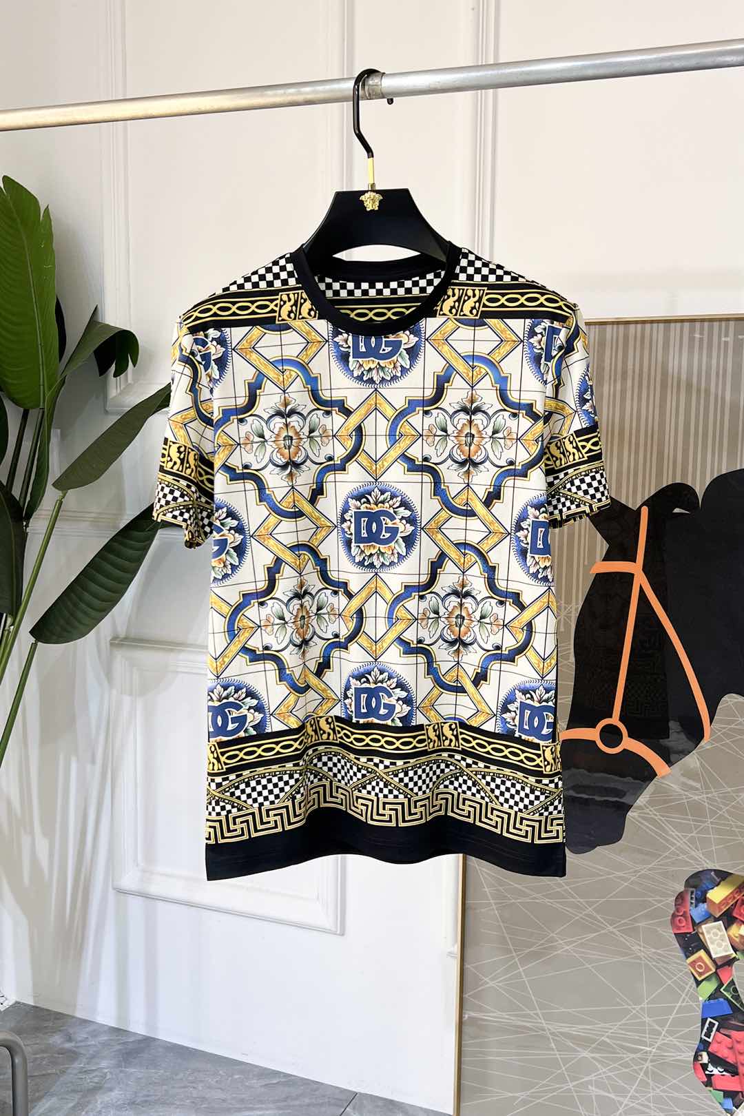 NO:116258,DG - 2025ss Snake Year New Year Spring and Summer Boutique 5D Printed Short-Sleeve T-shirt Official Website Synchronization High-end Quality Customized Top Double Mercerated Cotton Fabric, Top Large Factory 1:1 Production, Fashion Brand Heavy Crafts Logo Design, Soft and Delicate Hands, Comfortable Skin-friendly and Casual, Excellent Top Body, Handsome, Beautiful, T-shirt, Alexander Wang, Size M-3XL (Model 175/145 catties wear L), Dolce&Gabbana, T-shirt, Tees, T-shirt, alexander Wang19860909DG - 2025ss蛇年贺岁款春夏精品5D印花短袖T恤 官网同步 高端品质 定制顶级双丝光棉面料,顶级大厂1:1制作,时尚大牌重工艺logo设计,手感柔软细腻 穿着亲肤舒适 百搭休闲 上身非常赞 帅气 潮男必备品 尺码M-3XL(模特175/145斤穿L),,Dolce&Gabbana,T-shirt,tees，t-shirt,alexander wang,Men's clothing