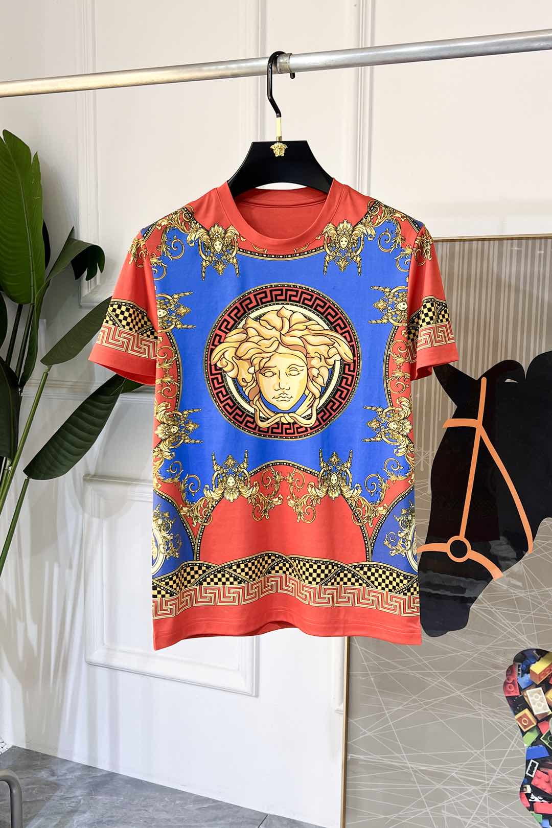 NO:116260,Versace - 2025ss Snake Year New Year Spring and Summer Boutique 5D Printed Short-Sleeve T-shirt Official Website Synchronization High-end Quality Customized Top Double Mercerated Cotton Fabric, Top Large Factory 1:1 Production, Fashion Brand Heavy Crafts Logo Design, Soft and Delicate Hands, Comfortable Skin-friendly and Casual, Very Good Body, Handsome, Handsome, Handsome, Handsome, Handsome, Handsome, Handsome, Handsome, Handsome, Handsome, Handsome, Handsome, Handsome, Handsome, Handsome, Handsome, Handsome, Handsome, Handsome, Handsome, Handsome, Handsome, Handsome, Handsome, Handsome, Handsome, Handsome, Handsome, Handsome, Handsome, Handsome, Handsome, Handsome, Handsome, Handsome, Handsome, Handsome, Handsome, Handsome, Handsome, Handsome, Handsome, Handsome, Handsome, Handsome, Handsome, Handsome, Handsome, Handsome, Handsome, Handsome, Handsome, Handsome, Handsome, Handsome, Handsome, Handsome, Handsome, Handsome, Handsome, Handsome, Handsome, Handsome, Handsome, Handsome, Handsome, Handsome, Handsome, Handsome, Handsome, Handsome, Handsome, Handsome, Handsome, Handsome, Handsome, Handsome, Handsome, Handsome, Handsome, Handsome, Handsome, Handsome, Handsome, Handsome, Handsome, Handsome, Handsome, Handsome, Handsome, Handsome, Handsome, Handsome, Handsome, Handsome, Handsome, Handsome, Handsome, Handsome19860909范思哲 - 2025ss蛇年贺岁款春夏精品5D印花短袖T恤 官网同步 高端品质 定制顶级双丝光棉面料,顶级大厂1:1制作,时尚大牌重工艺logo设计,手感柔软细腻 穿着亲肤舒适 百搭休闲 上身非常赞 帅气 潮男必备品 尺码M-3XL(模特175/145斤穿L),,versace,T-shirt,tees，t-shirt,alexander wang,Men's clothing
