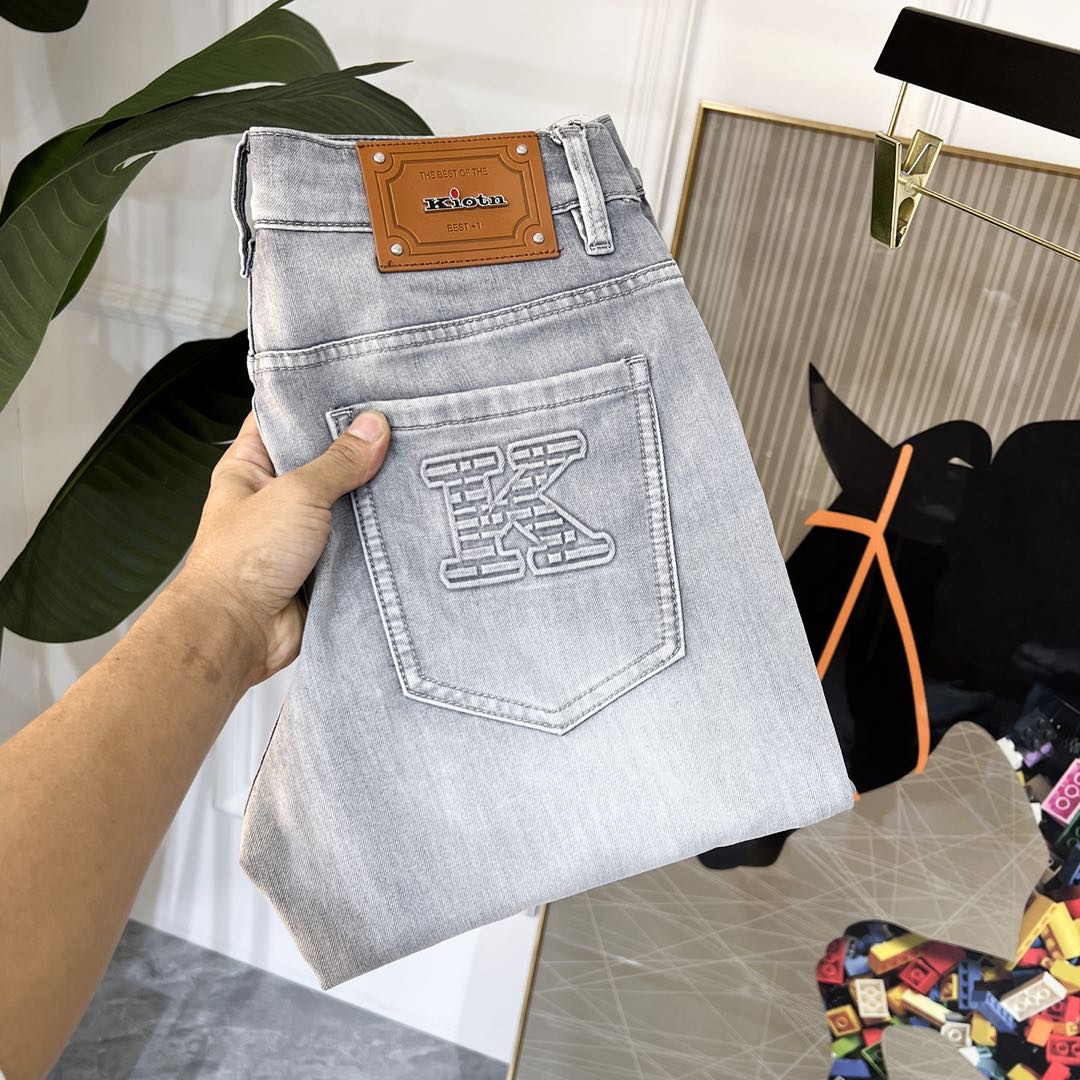 NO:116223,Kito - 2025ss Snake Spring and Summer New Year jeans. Original 1:1 production, perfect choice for daily life, simple, atmospheric, fashionable and stylish, customized imported tannin fabric, heavy industry washing process, complex and exquisite workmanship. Easy to meet the needs of all seasons, soft and elastic, smooth and neat, original auxiliary materials, comfortable and easy to match on the upper body, durable code number 29-38, jeans, alexander wang19860909kito - 2025ss蛇年春夏贺岁款牛仔裤.原单1:1制作,日常必备的完美之选,简单大气亦时尚有型,定制进口丹宁面料 ,重工洗水工艺,做工复杂工艺精湛.轻松迎合四季需要,手感柔软带弹力,流畅利落,原版辅料五金,上身舒适非常易搭耐看码数29-38,,jeans,alexander wang,Men's clothing