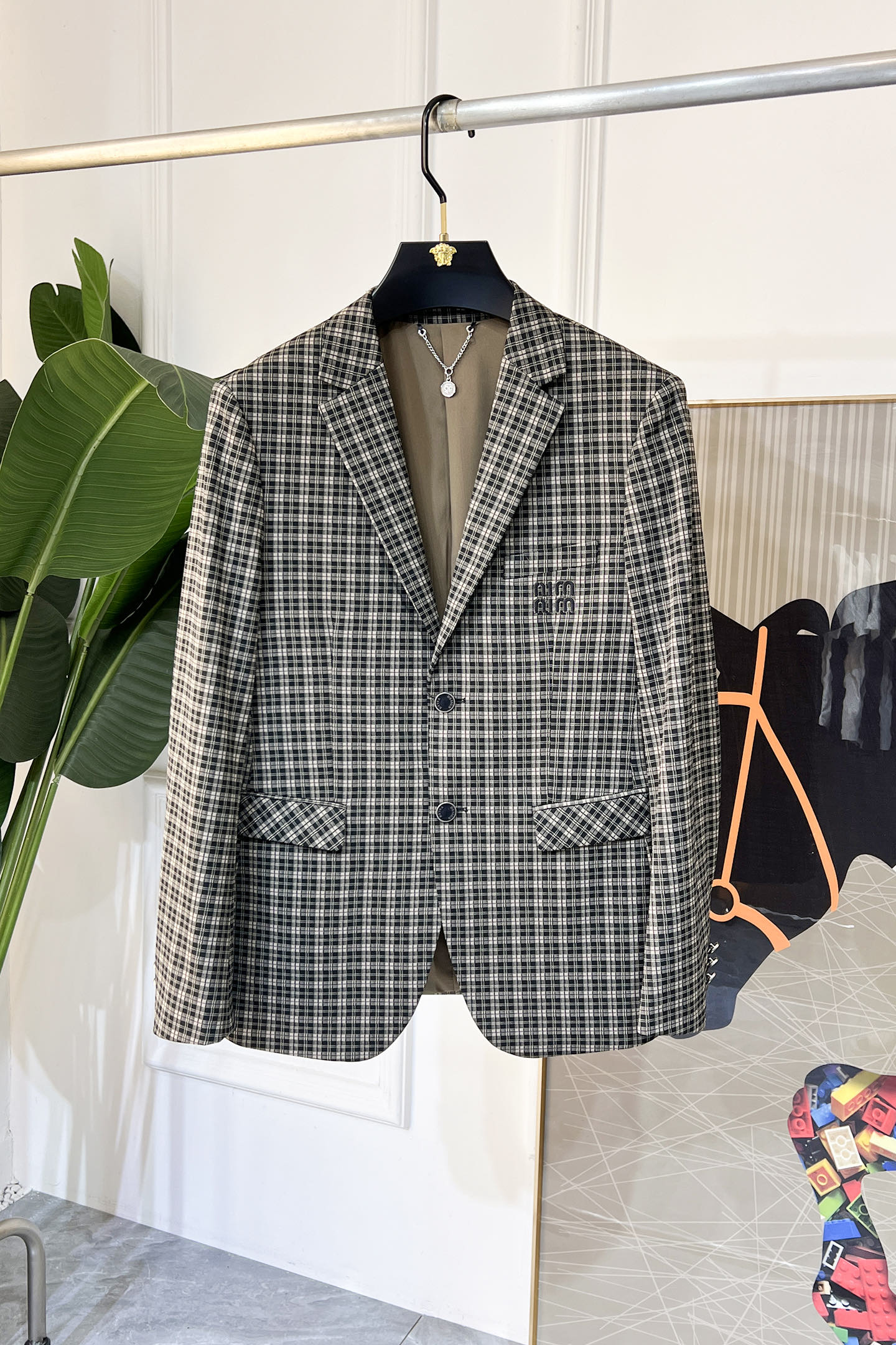 NO:116271,Fallacy - 2025ss New Year Spring Fashion Spring Clothes Biggest Casual Suit Jacket The most fashionable and simple design, atmospheric and decent, highlighting exquisiteness in a casual manner. Fabric This technology customized polyester fiber fabric is not a traditional design, it looks more young and fashionable. Details are very particular. The upper body effect is a regular style but the tailoring is very special. The effect is not loose or slim. It is moderate. No matter how fat and thin you wear it, there are different styles and sizes 48-56,, jackets & coats, business suit, alexander wang19860909谬谬 - 2025ss贺岁款春装大爆款休闲西装外套 最为时尚简约设计,大气得体,随意中凸显精致.面料 此款科技定制聚酯纤维面料, 不是传统的设计 更加显得年轻时尚 细节 非常讲究 上身效果属于常规款但是剪裁非常特别 效果并不是宽松 也不是修身 属于适中 无论胖瘦穿上身 都有不同的风格尺码48-56,,jackets & coats,business suit,alexander wang,Men's clothing