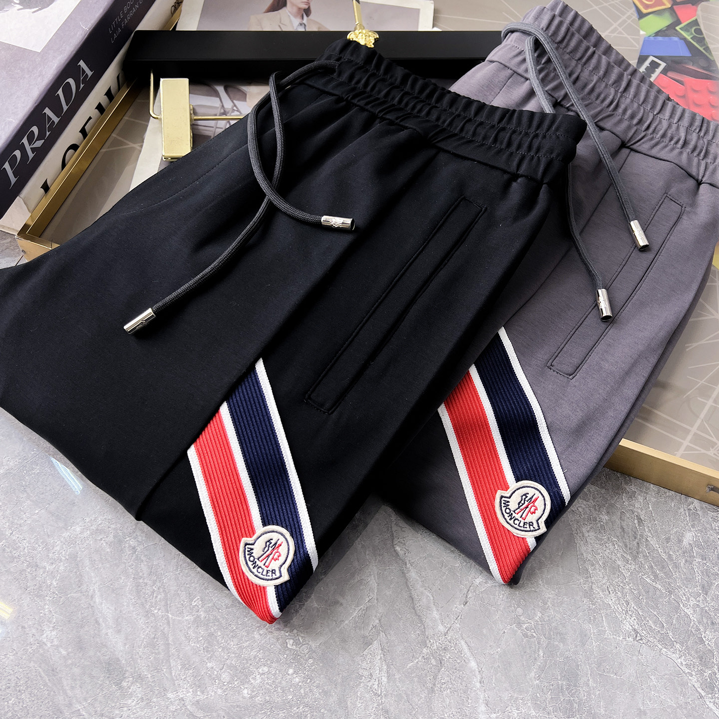 NO:117708,The 2025ss Snake Year Spring and Summer Counter is a hot casual pants. This season must be versatile. The upper body is extremely outstanding and super versatile. The original version is 1:1 replica, and the three standards are complete!  The latest fashion element design of the counter, imported fixed woven high-quality European cotton fabric, super good style, a must-have for casual and fashionable!  Highly recommended model S-4XL, Moncler, alexander wang19860909蒙口 - 2025ss蛇年春夏专柜同步爆款休闲裤,本季必入百搭款式,上身极为出挑,超级百搭款 ,原版1:1复刻,三标齐全！专柜最新时尚元素设计,进口定织高品质欧棉面料,版型超好,休闲时尚必备！强烈推荐款 尺码 S-4XL,,Moncler,alexander wang,Men's clothing