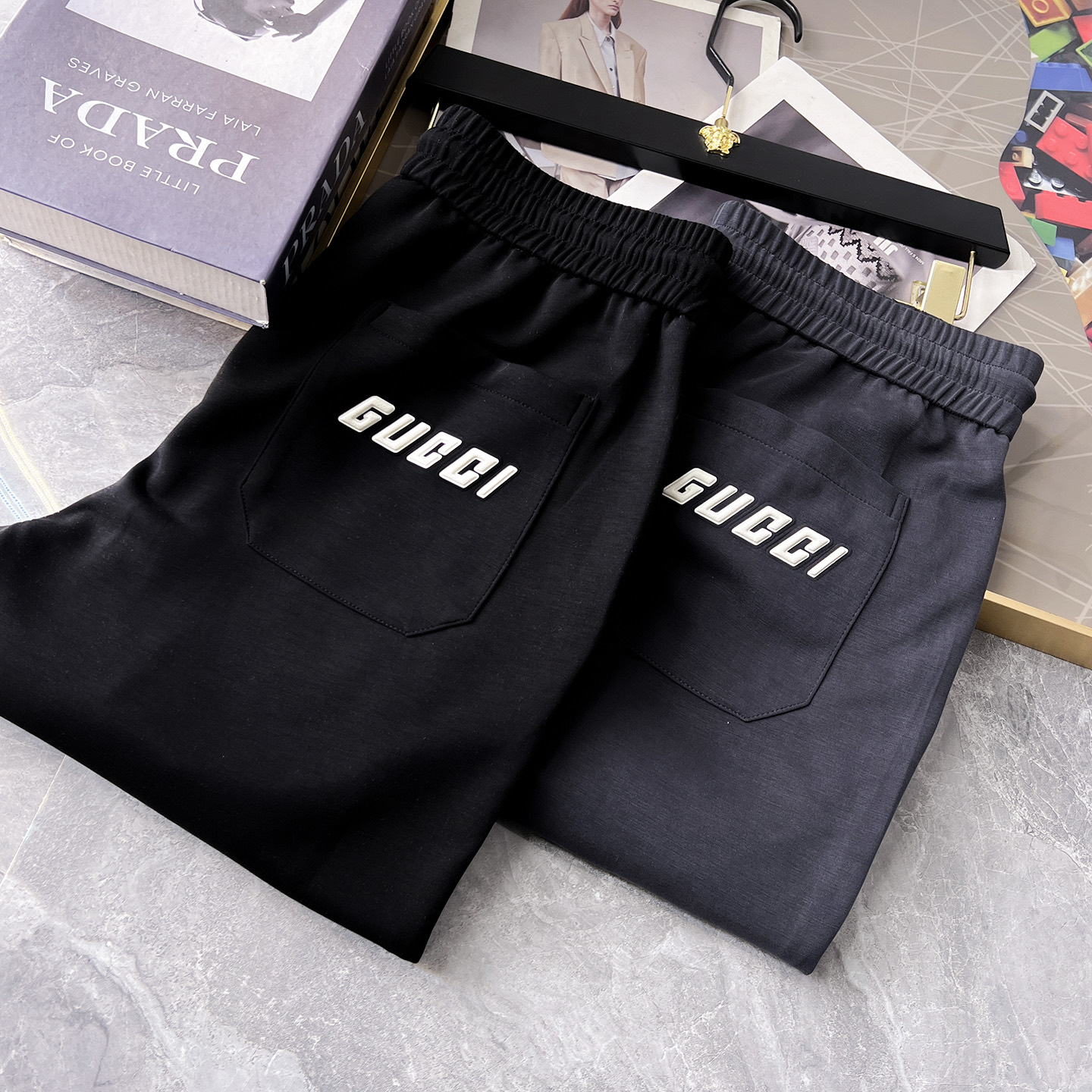 NO:117710,Guqi - 2025ss Snake Year Spring and Summer Counter Synchronized Fast casual pants, this season must be versatile, with an excellent upper body, super versatile style, original 1:1 replica, complete three standards!  The latest fashion element design of the counter, imported fixed woven high-quality European cotton fabric, super good style, a must-have for casual and fashionable!  Highly recommended model S-4XL, alexander wang19860909古奇 - 2025ss蛇年春夏专柜同步爆款休闲裤,本季必入百搭款式,上身极为出挑,超级百搭款 ,原版1:1复刻,三标齐全！专柜最新时尚元素设计,进口定织高品质欧棉面料,版型超好,休闲时尚必备！强烈推荐款 尺码 S-4XL,,alexander wang,Men's clothing