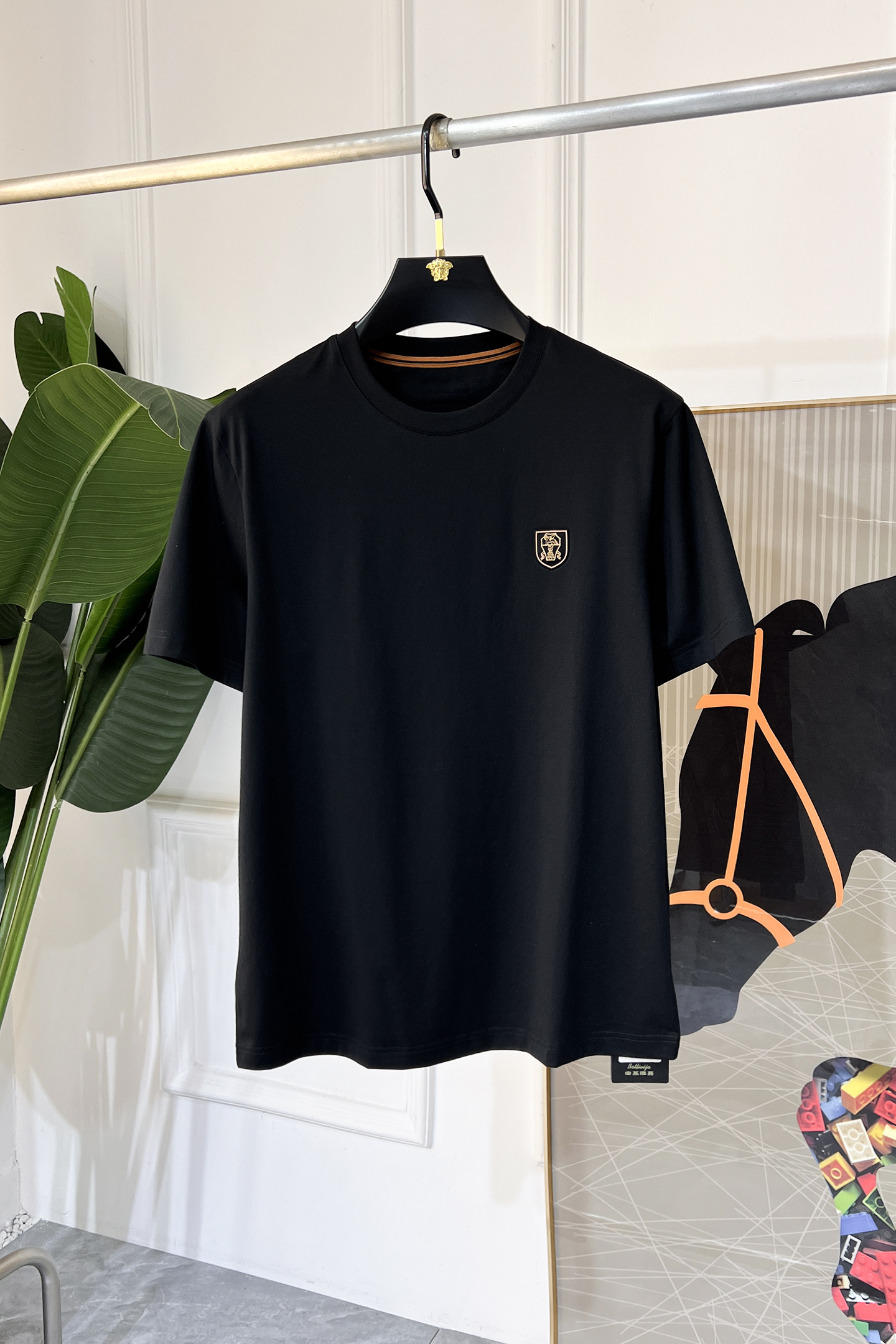 NO:117705,Bc - 2025ss Snake Year New Year Spring and Summer Boutique Short-sleeved T-shirts Synchronized by the official website High-end quality Customized top mercerized cotton fabrics, 1:1 made by top manufacturers, fashionable big brand heavy craftsmanship logo design, soft and delicate touch, skin-friendly and comfortable to wear, versatile and casual, the upper body is very good, handsome, a must-have for trendy men, slightly loose size S-4XL, maximum wearable 220-230 pounds!  ,T-shirt,tees,t-shirt,alexander wang19860909Bc - 2025ss蛇年贺岁款春夏精品短袖T恤 官网同步 高端品质 定制顶级丝光棉面料,顶级大厂1:1制作,时尚大牌重工艺logo设计,手感柔软细腻 穿着亲肤舒适 百搭休闲 上身非常赞 帅气 潮男必备品 微宽松尺码S-4XL 最大可穿220-230斤！,,T-shirt,tees，t-shirt,alexander wang,Men's clothing