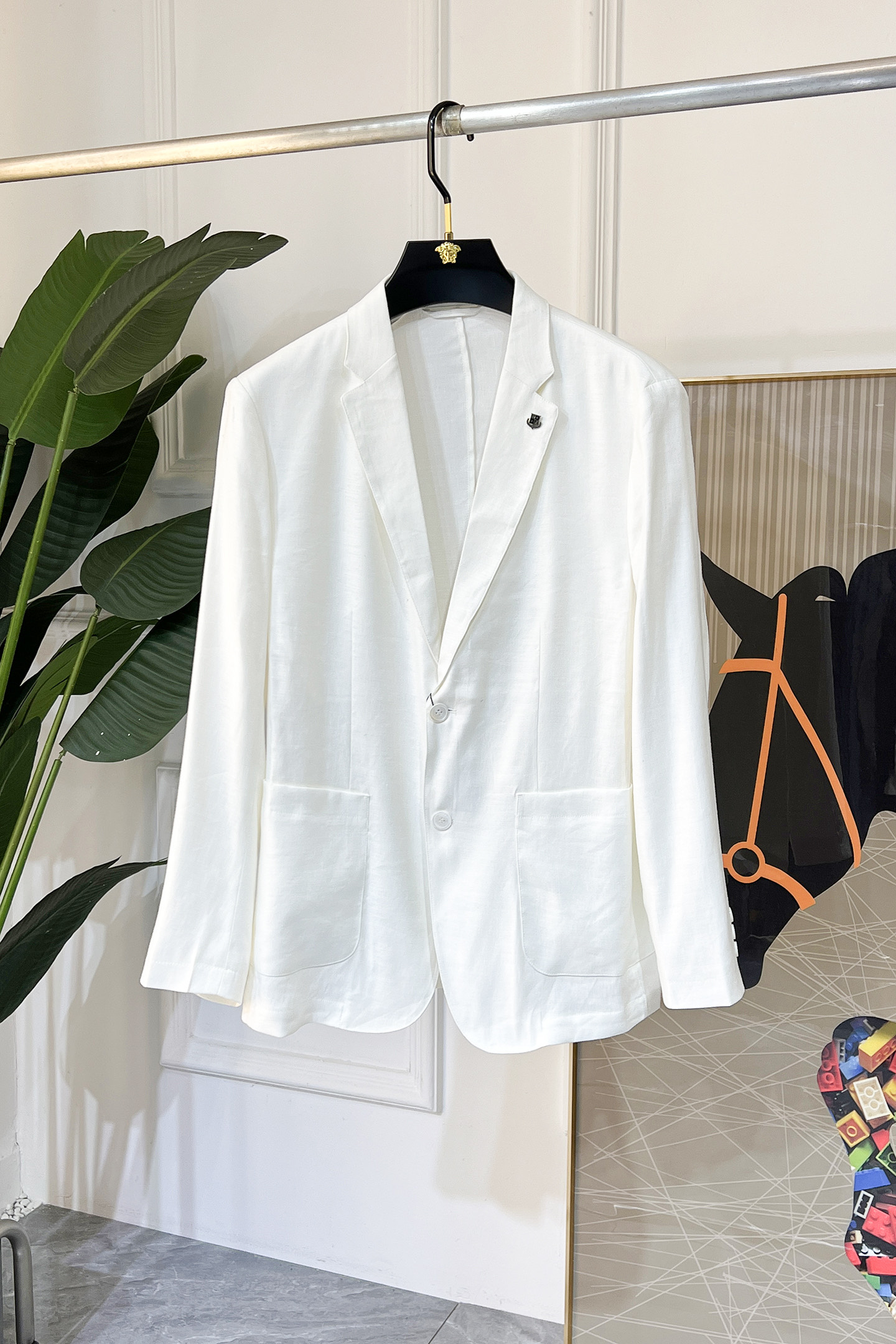 NO:117728,LP Nouyou - 2025ss New Year Spring Fashion Spring Fashion Big Shot Casual Line Suit Jacket The most fashionable and simple design, atmospheric and decent, highlighting exquisiteness in a casual manner. Fabric This technology customized polyester fiber fabric is not a traditional design, it looks more young and fashionable. Details are very particular. The upper body effect is a regular style but the tailoring is very special. The effect is not loose or slim. It is moderate. No matter how fat and thin you wear it, there are different styles and sizes 48-56,,loro piano,jackets & coats,business suit,alexander wang19860909LP诺悠 - 2025ss贺岁款春装大爆款休闲亚麻西装外套 最为时尚简约设计,大气得体,随意中凸显精致.面料 此款科技定制聚酯纤维面料, 不是传统的设计 更加显得年轻时尚 细节 非常讲究 上身效果属于常规款但是剪裁非常特别 效果并不是宽松 也不是修身 属于适中 无论胖瘦穿上身 都有不同的风格尺码48-56,,loro piana,jackets & coats,business suit,alexander wang,Men's clothing