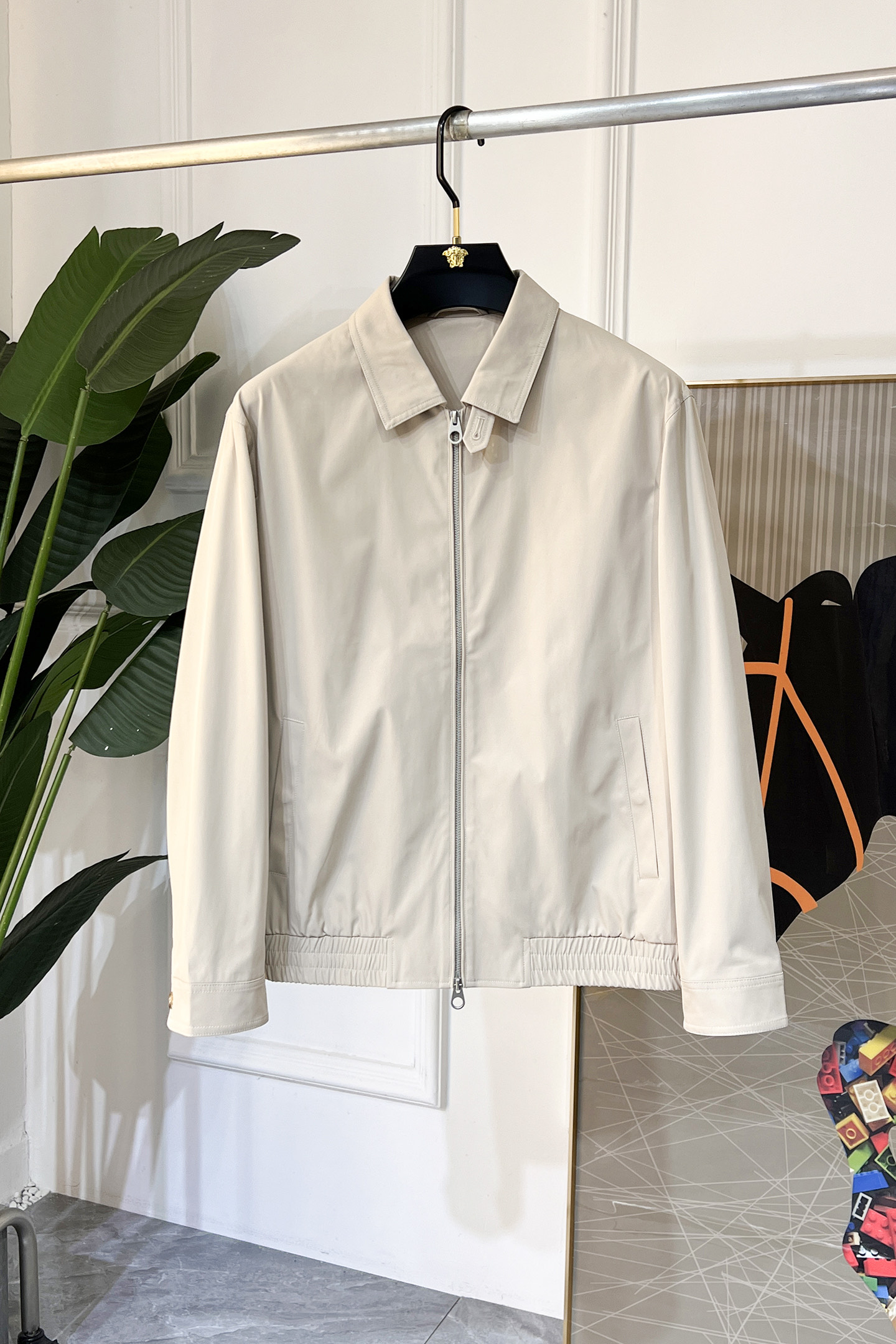 NO:117741,LP Nouyou - 2025ss Snake Year New Year Spring Jacket, customized high-quality polyester fiber fabric!  Top-level fashion brand elements logo design, complete with three standards!  The original hardware and accessories have smooth lines and exquisite craftsmanship, excellent upper body style, comfortable fabric, windproof and warm, and casual matching are very fashionable, handsome, casual and fashionable men's must-have!  Size M-3XL (model 178/145 catties wear L), loro piana, jackets & coats, jackets & coats, alexander wang19860909LP诺悠 - 2025ss蛇年贺岁款春装夹克外套,定制高品质聚酯纤维面料！顶级时尚大牌元素logo设计,三标齐全！原版五金辅料,线条流畅,工艺精致,上身版型超赞,面料舒适,挡风保暖,随意搭配都非常时尚帅气休闲时尚男仕必备款哦！尺码M-3XL（模特178/145斤穿L）,,loro piana,jackets & coats,jackets & coats,alexander wang,Men's clothing