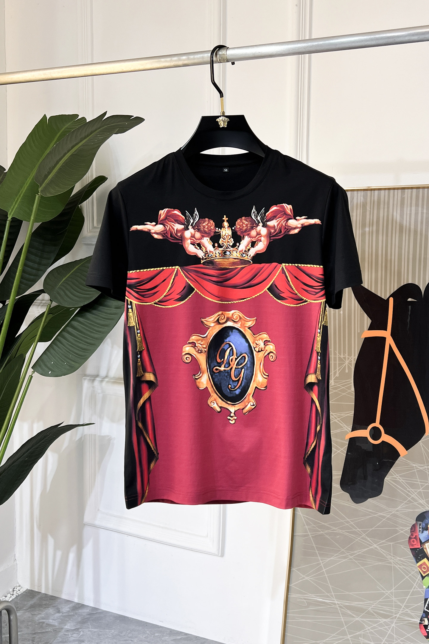 NO:117718,DG - 2025ss Snake Year New Year Spring and Summer Boutique 5D Printed Short-Sleeve T-shirt Official Website Synchronization High-end Quality Customized Top Double Mercerated Cotton Fabric, Top Large Factory 1:1 Production, Fashion Brand Heavy Crafts Logo Design, Soft and Delicate Hands, Comfortable Skin-friendly and Casual, Excellent Top Body, Handsome, Beautiful, T-shirt, Alexander Wang, Size M-3XL (Model 175/145 catties wear L), Dolce&Gabbana, T-shirt, Tees, T-shirt, alexander Wang19860909DG - 2025ss蛇年贺岁款春夏精品5D印花短袖T恤 官网同步 高端品质 定制顶级双丝光棉面料,顶级大厂1:1制作,时尚大牌重工艺logo设计,手感柔软细腻 穿着亲肤舒适 百搭休闲 上身非常赞 帅气 潮男必备品 尺码M-3XL(模特175/145斤穿L),,Dolce&Gabbana,T-shirt,tees，t-shirt,alexander wang,Men's clothing