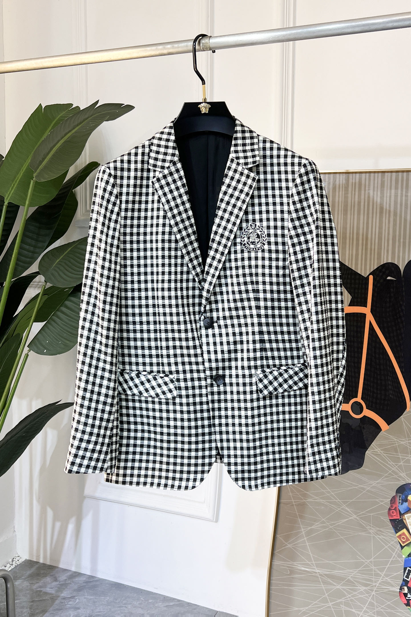 NO:117723,Burberry - 2025ss New Year Spring Fashion Spring Clothes Biggest Casual Suit Jacket The most fashionable and simple design, atmospheric and decent, highlighting exquisiteness in a casual manner. Fabric This technology customized polyester fiber fabric is not a traditional design, it looks more young and fashionable. Details are very particular. The upper body effect is a regular style but the tailoring is very special. The effect is not loose or slim. It is moderate. No matter how fat and thin you wear it, there are different styles and sizes 48-56, burberry, jackets & coats, business suit, alexander wang19860909巴宝莉 - 2025ss贺岁款春装大爆款休闲西装外套 最为时尚简约设计,大气得体,随意中凸显精致.面料 此款科技定制聚酯纤维面料, 不是传统的设计 更加显得年轻时尚 细节 非常讲究 上身效果属于常规款但是剪裁非常特别 效果并不是宽松 也不是修身 属于适中 无论胖瘦穿上身 都有不同的风格尺码48-56,,burberry,jackets & coats,business suit,alexander wang,Men's clothing