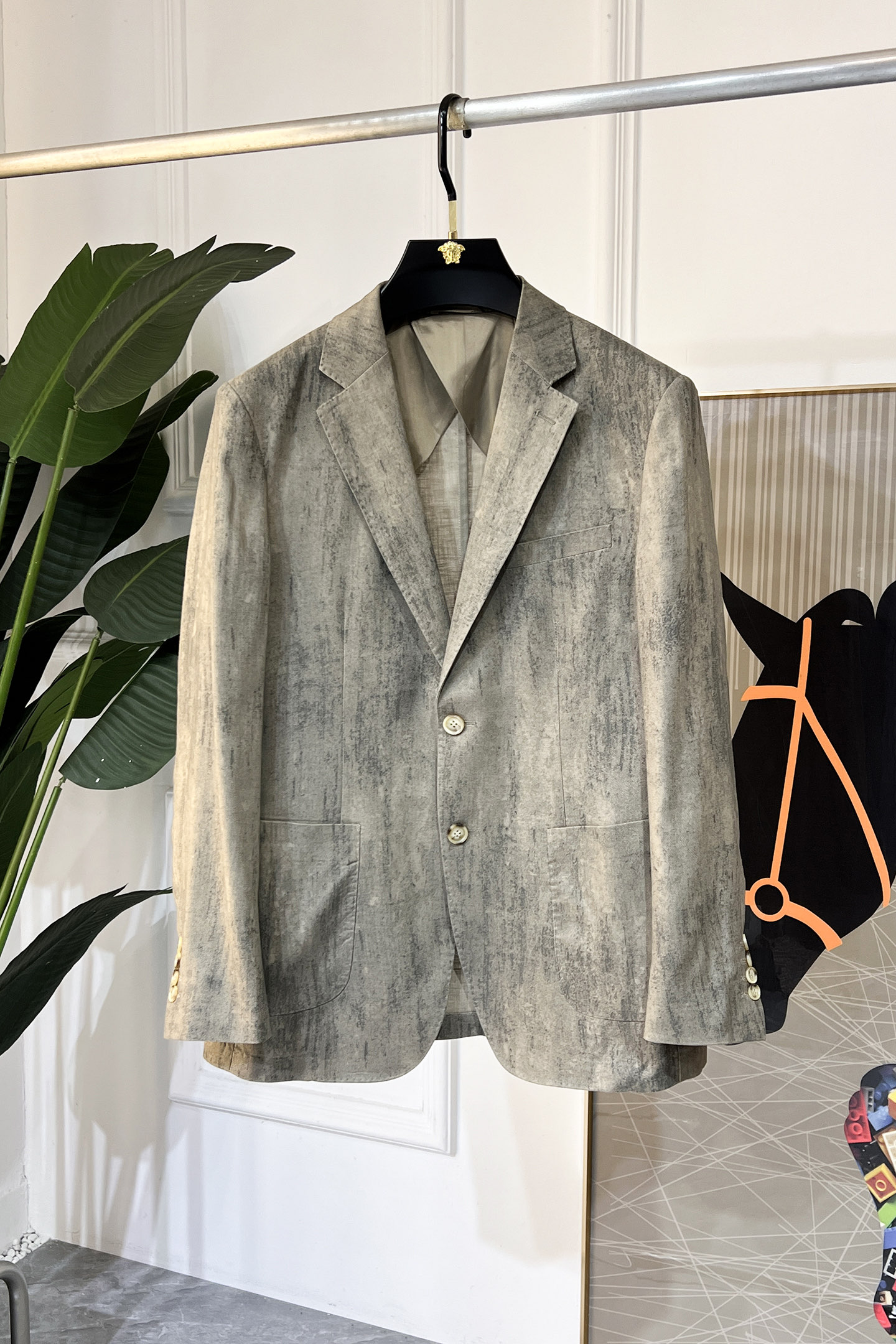 NO:117726,Jenya - 2025ss New Year Spring Fashion Spring Fashion Big Boom Casual Line Suit Jacket The most fashionable and simple design, atmospheric and decent, highlighting exquisiteness in a casual manner. Fabric This technology customized polyester fiber fabric is not a traditional design, it looks more young and fashionable. Details are very particular. The upper body effect is a regular style but the tailoring is very special. The effect is not loose or slim. It is moderate. No matter how fat and thin you wear it, there are different styles and sizes 48-56, zegna, jackets & coats, business suit, alexander wang19860909杰尼娅 - 2025ss贺岁款春装大爆款休闲亚麻西装外套 最为时尚简约设计,大气得体,随意中凸显精致.面料 此款科技定制聚酯纤维面料, 不是传统的设计 更加显得年轻时尚 细节 非常讲究 上身效果属于常规款但是剪裁非常特别 效果并不是宽松 也不是修身 属于适中 无论胖瘦穿上身 都有不同的风格尺码48-56,,zegna,jackets & coats,business suit,alexander wang,Men's clothing