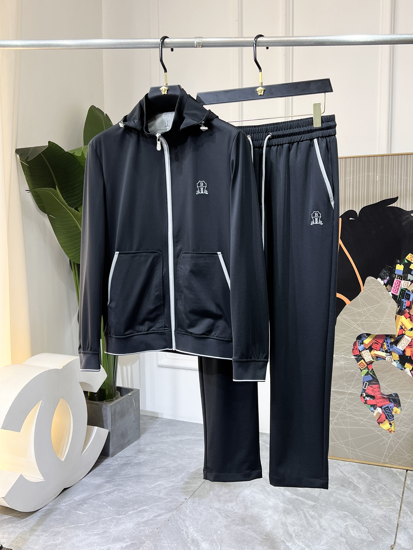 NO:116281,Bc - 2025ss Snake Year Spring Clothing New Casual Set!  Celebrities’ favorite fashion casual suits, simple and generous, craft design on the official website!  Clean and neat tailored, full of urban style. It is available for exclusive top custom fabrics, soft and dry, and the upper body has a crisp and stylish effect. The three-dimensional cutting process and the style are all high-standard and appropriate silhouette versions!  It’s not tight, just feel good when you wear it. With so many top-quality raw materials, you can create high-end products with unparalleled value. The first choice for high-end fashion fashion people with a complete range of three standards, and the upper body effect is super good!  Code number M-3XL, alexander wang19860909Bc - 2025ss蛇年春装新品休闲套装！明星最爱时装味休闲套装 简单大方,官网11工艺设计！干净利落剪裁 都市风十足 可供独家顶级定制面料,手感软糯干爽,上身效果挺括有型.立体裁剪工艺,版型上都是高标准,恰当好处的廓型版！又恰恰不紧绷,穿上心情就好,如此众多的顶级原料,打造出价值感无与伦比的高端产品,三标齐全高端潮流时尚人士首选,上身效果超级好看！码数M-3XL,,alexander wang,Men's clothing